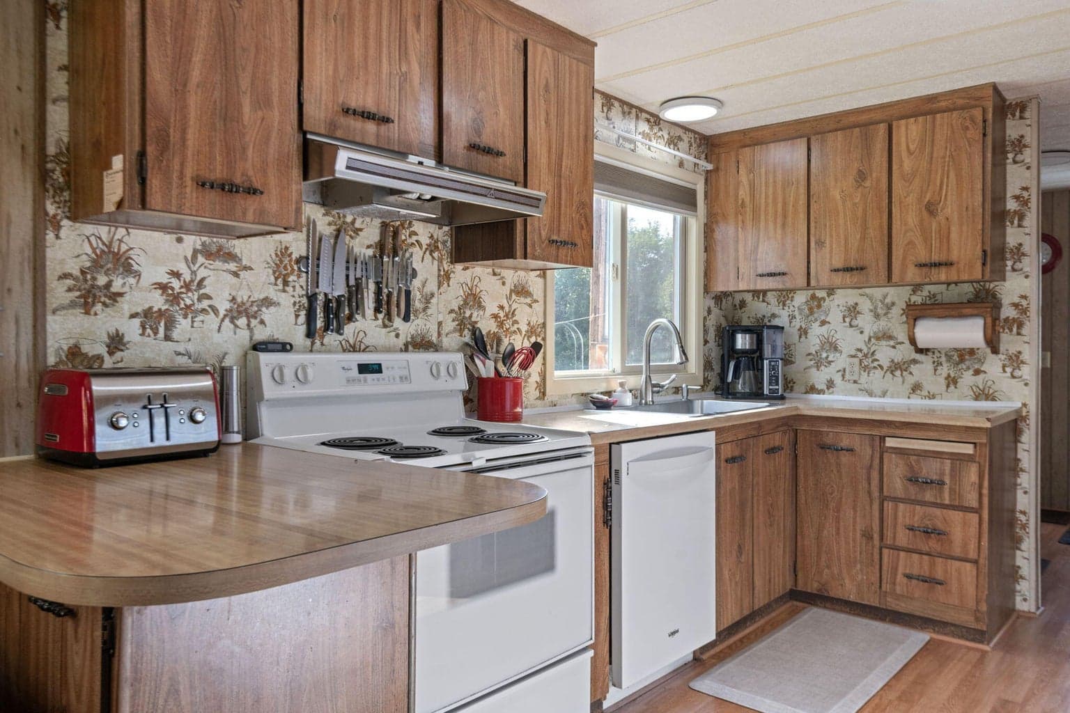 Photo of 3680 NE Walnut Drive 10 of 27