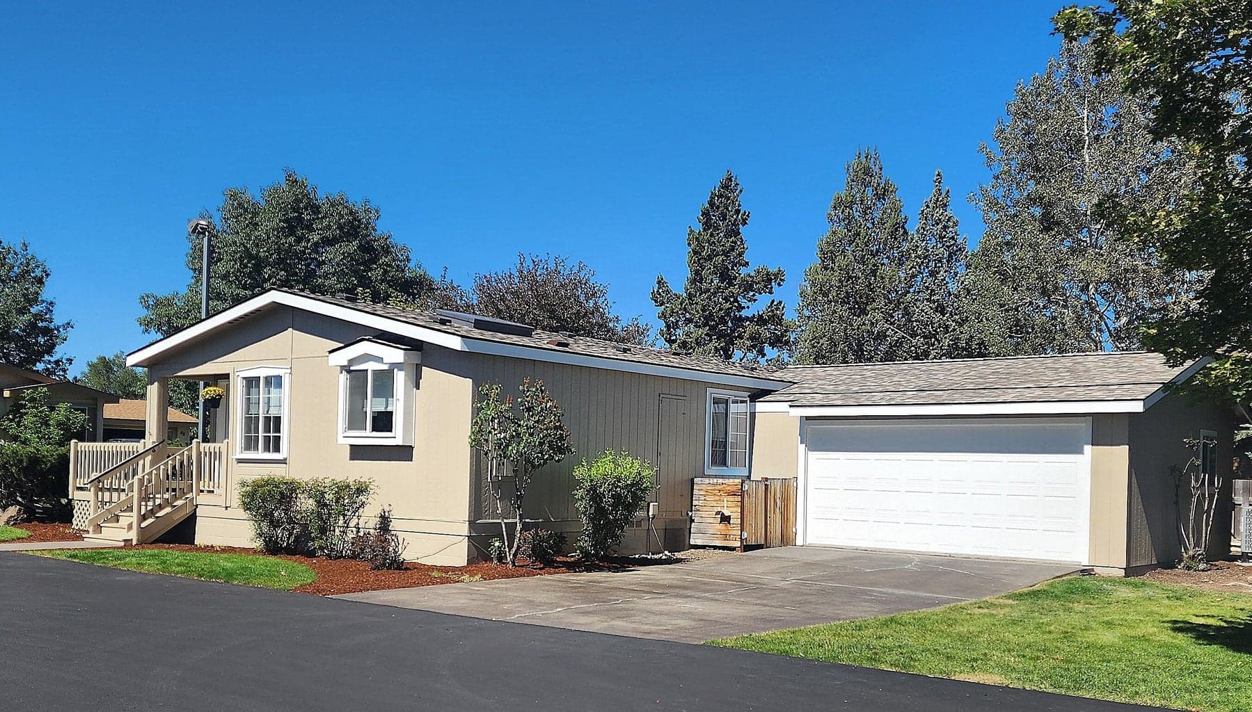 Fresh paint, New roof, and Double Garage!