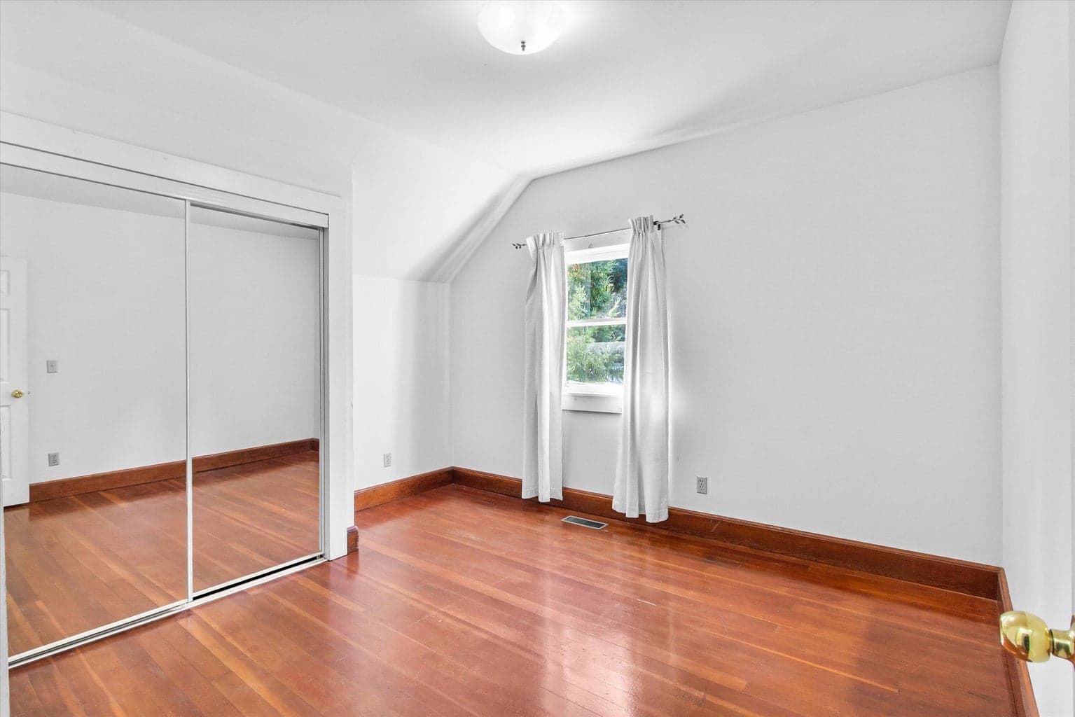Photo of 238 Gilbert 5 of 28
