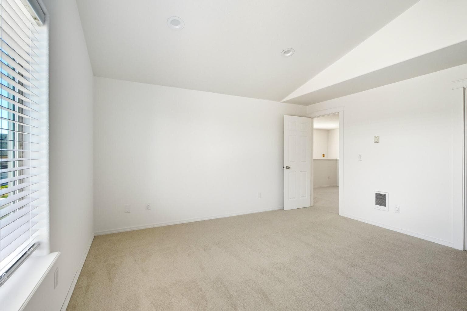 Photo of 878 SE Kristin Way 14 of 37