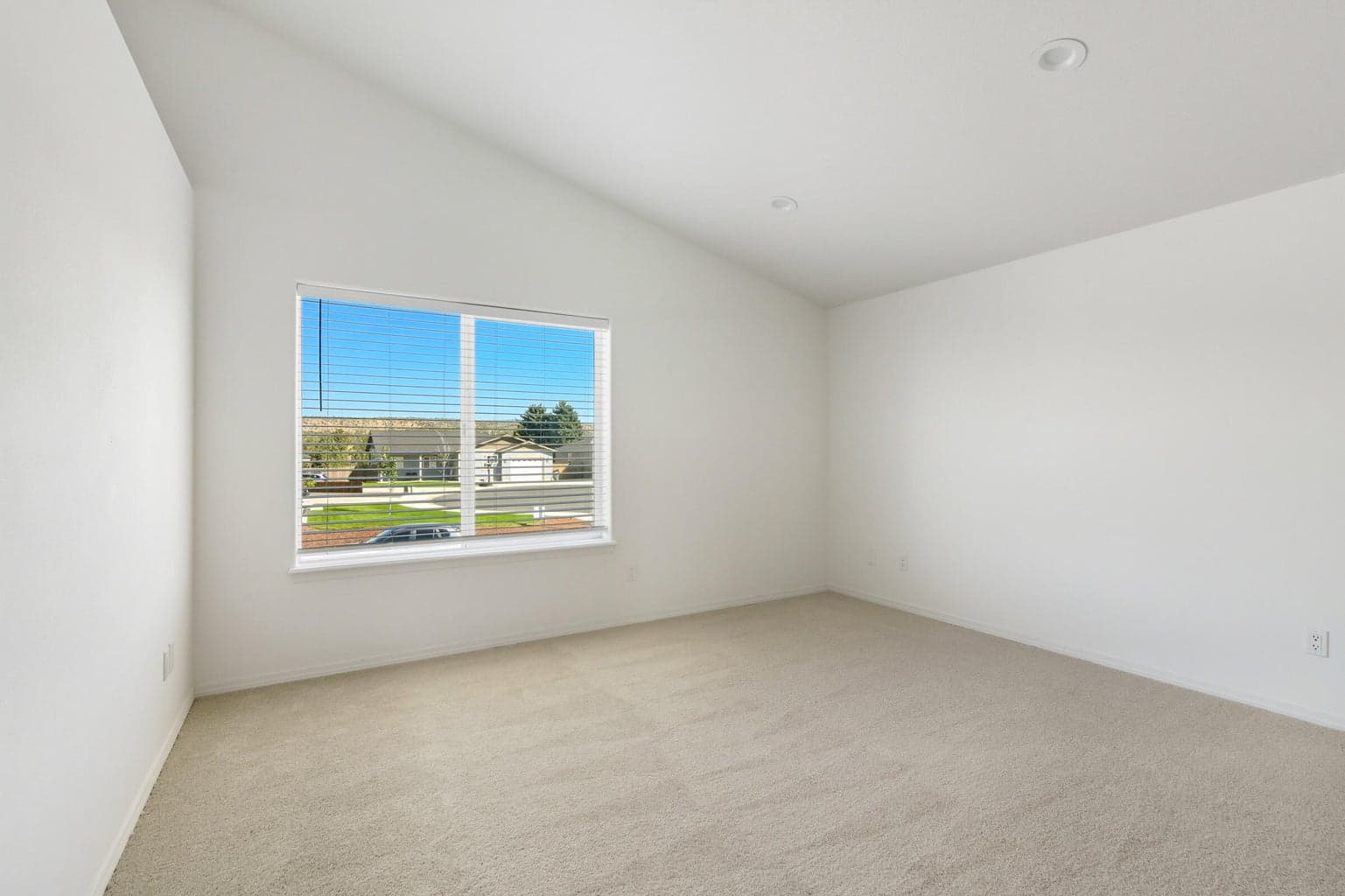 Photo of 878 SE Kristin Way 15 of 37