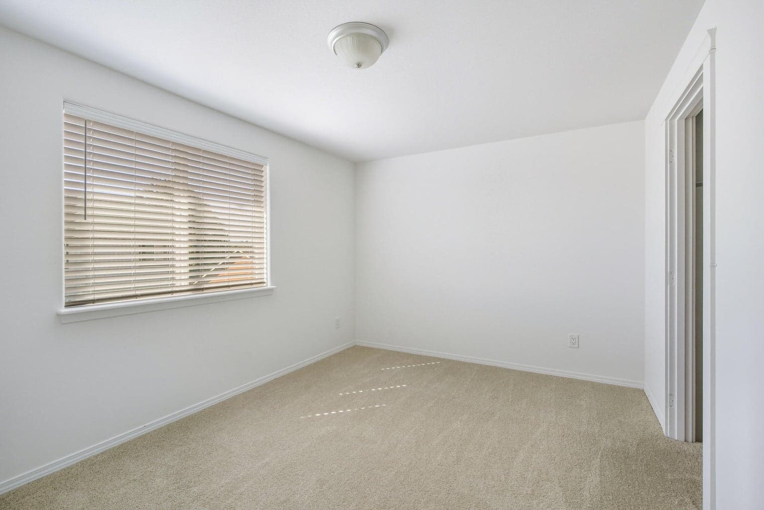 Photo of 878 SE Kristin Way 19 of 37