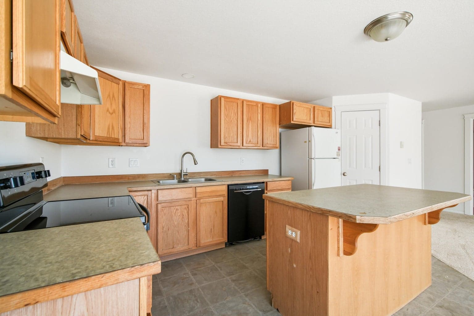 Photo of 878 SE Kristin Way 8 of 37