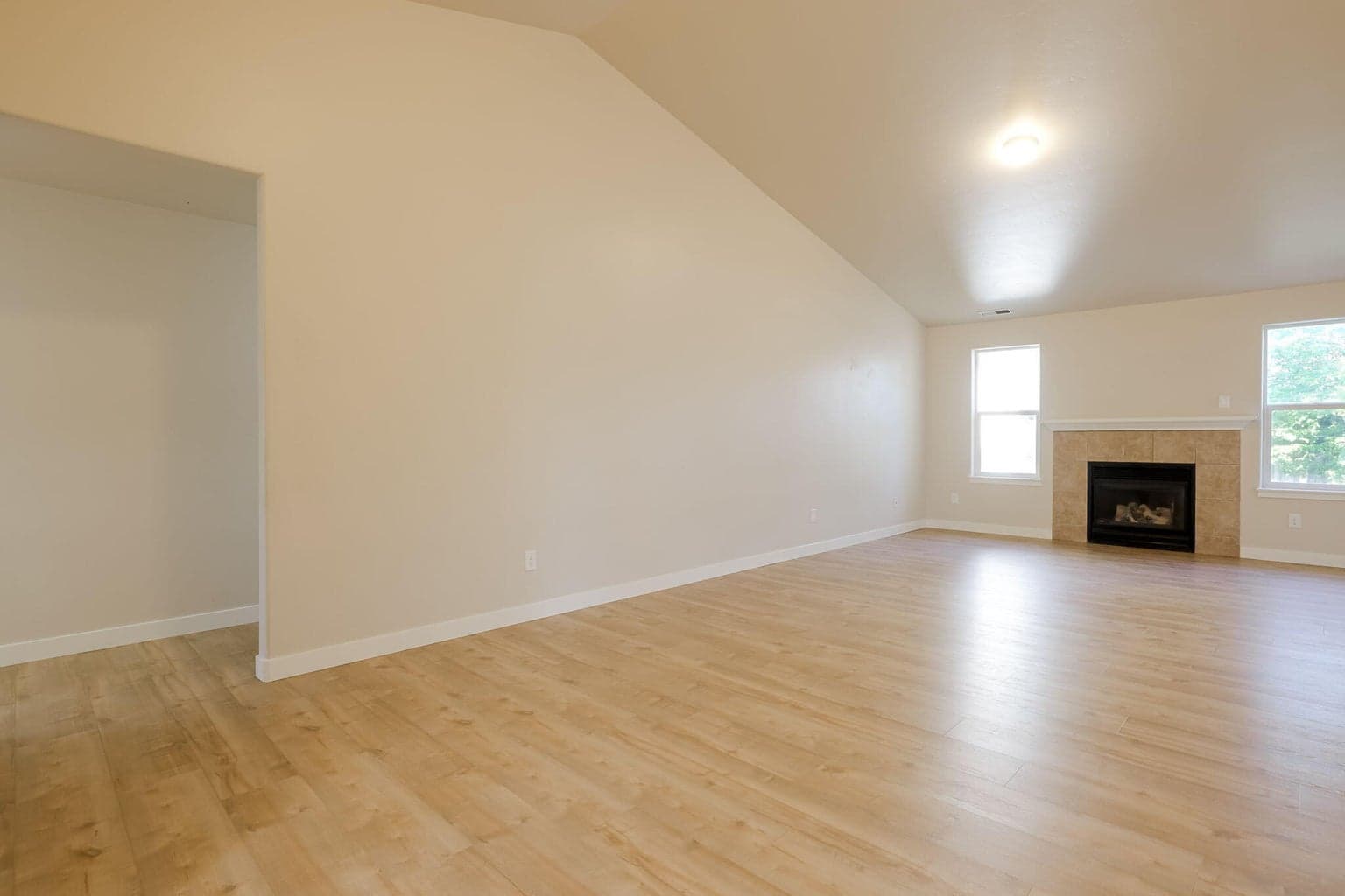 Photo of 3425 SW Juniper Avenue 7 of 33