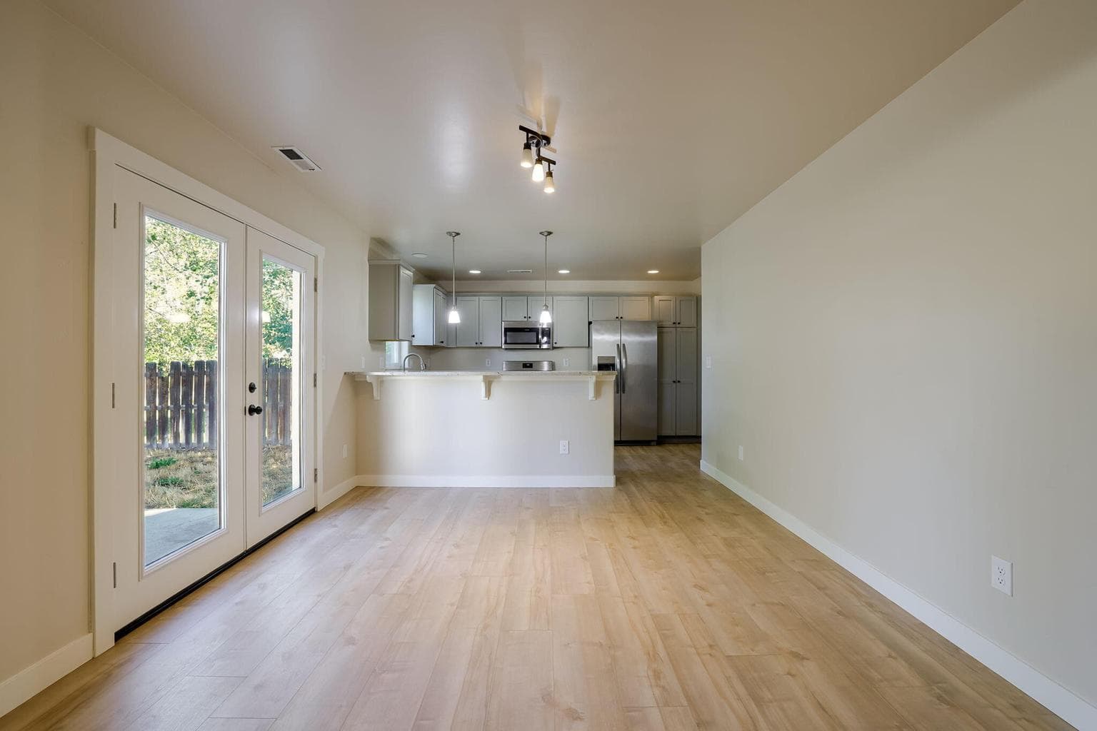 Photo of 3425 SW Juniper Avenue 12 of 33