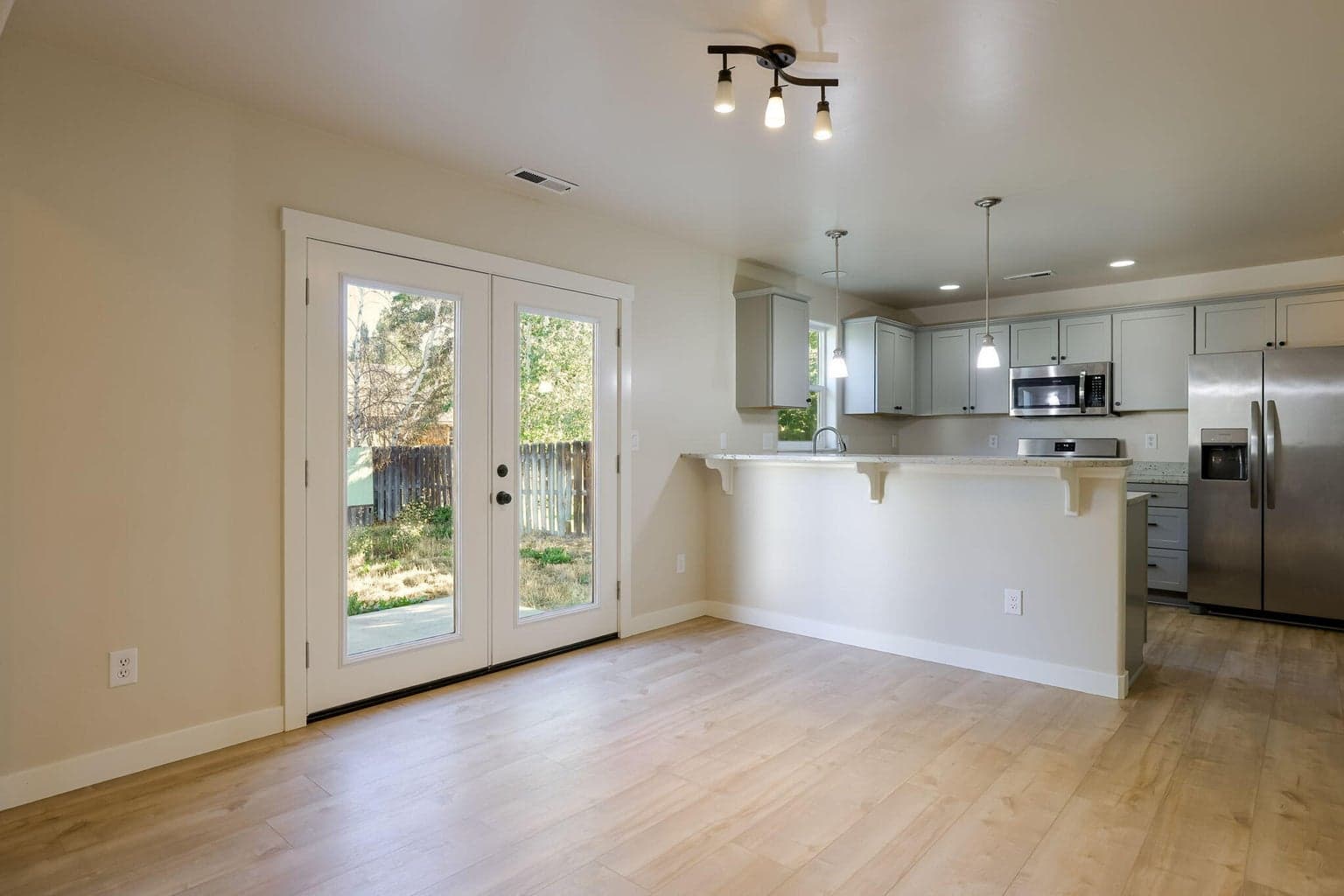 Photo of 3425 SW Juniper Avenue 13 of 33