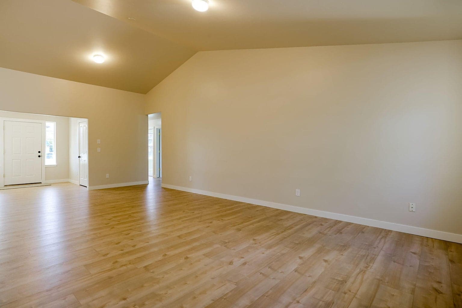 Photo of 3425 SW Juniper Avenue 6 of 33