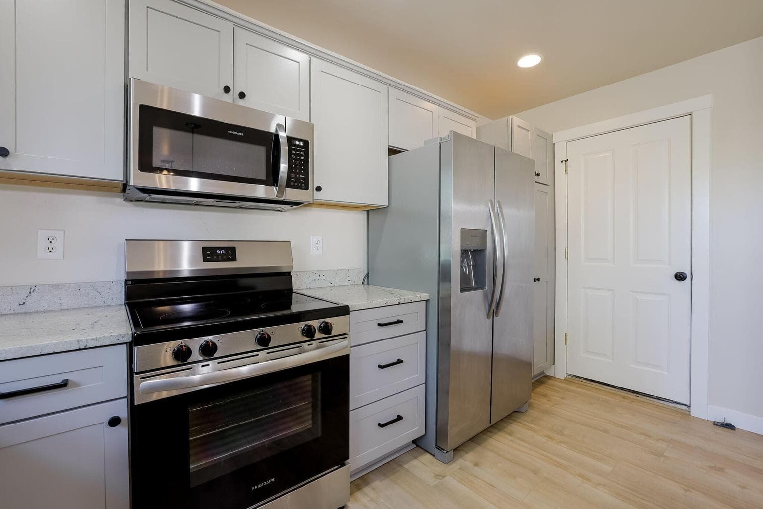 Photo of 3425 SW Juniper Avenue 15 of 33