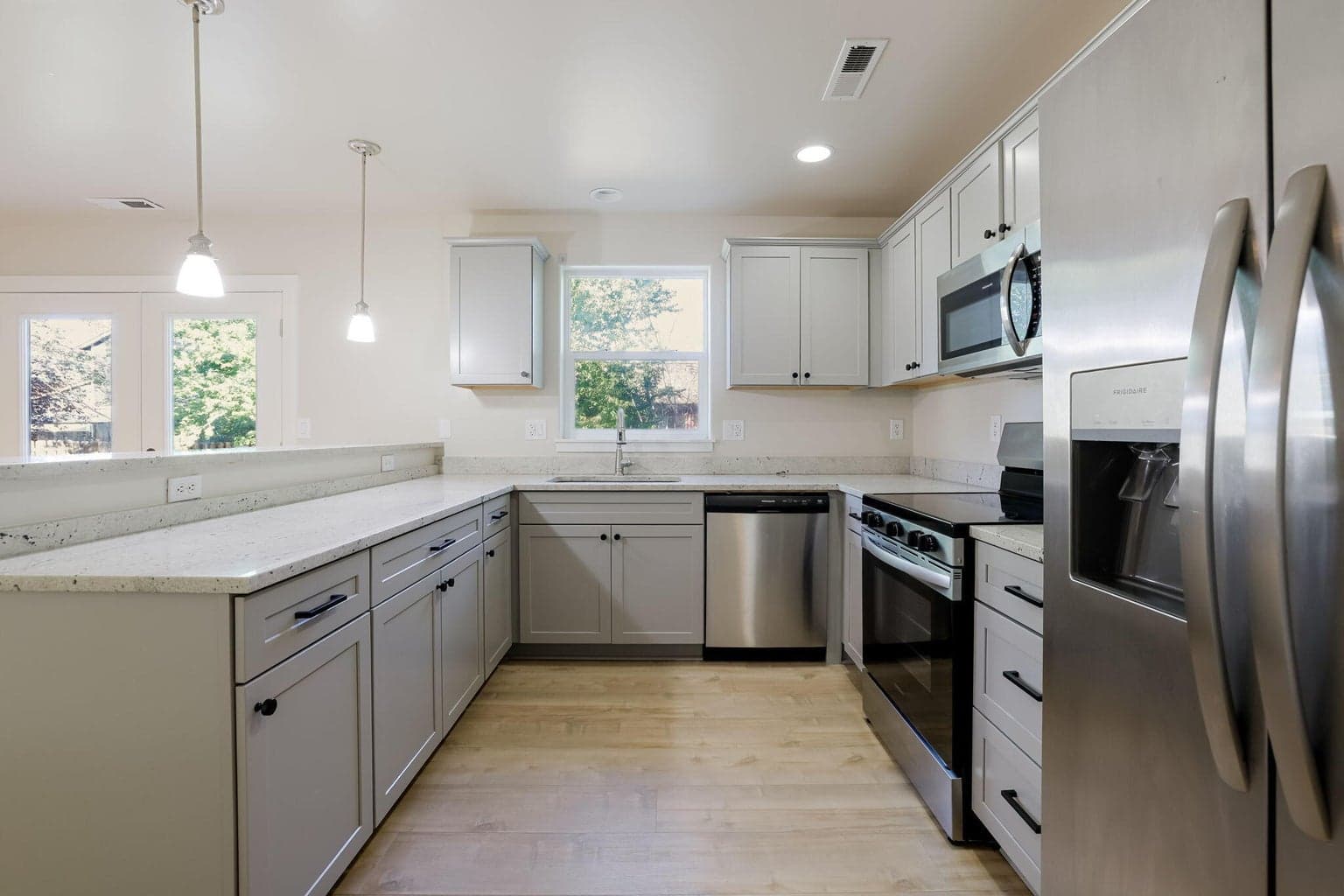Photo of 3425 SW Juniper Avenue 16 of 33