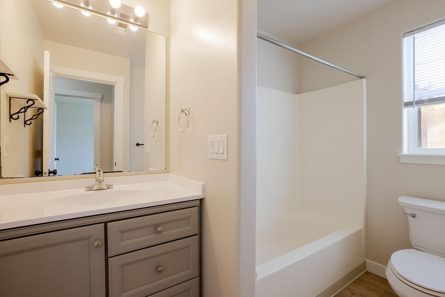 Photo of 3425 SW Juniper Avenue 25 of 33