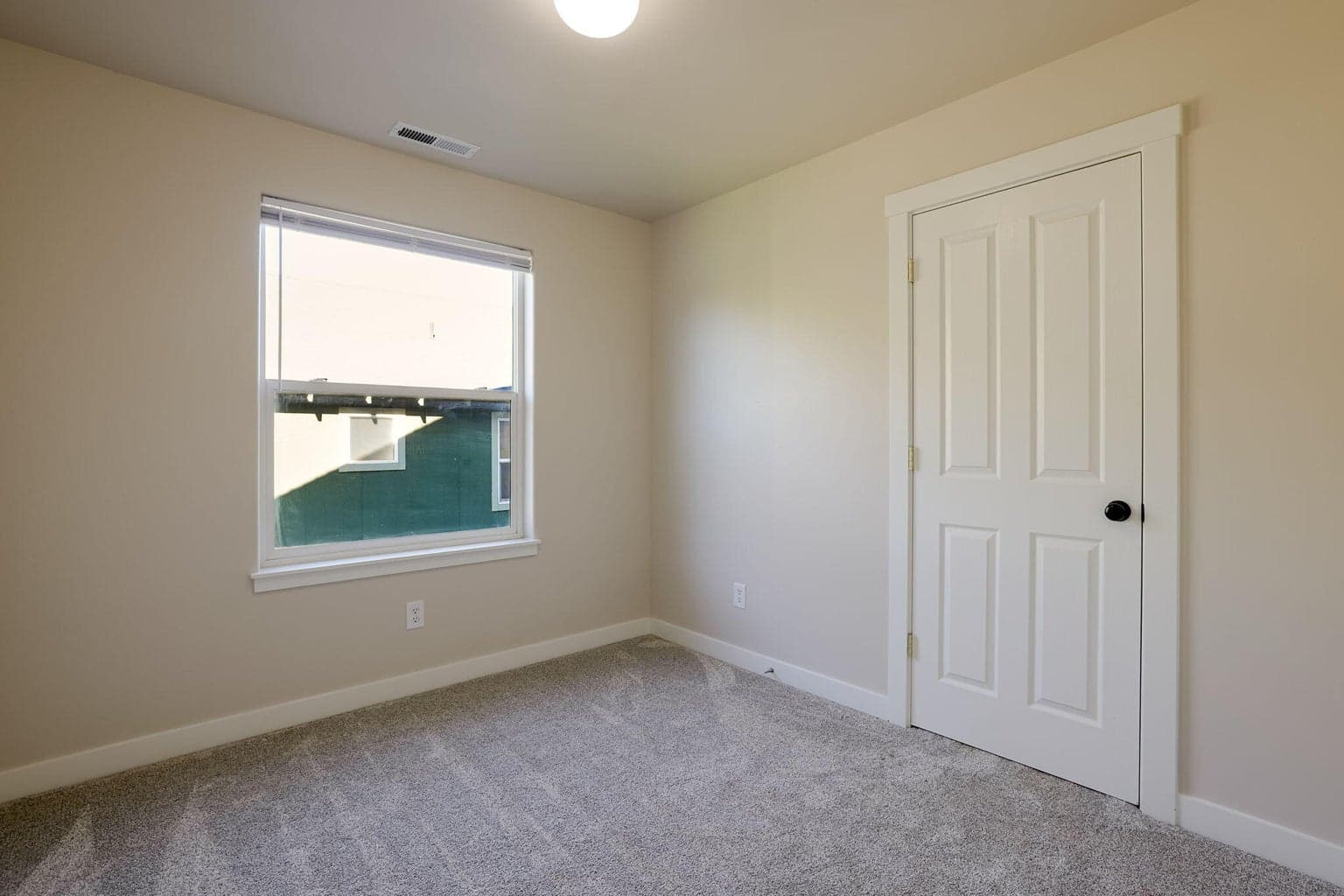 Photo of 3425 SW Juniper Avenue 26 of 33