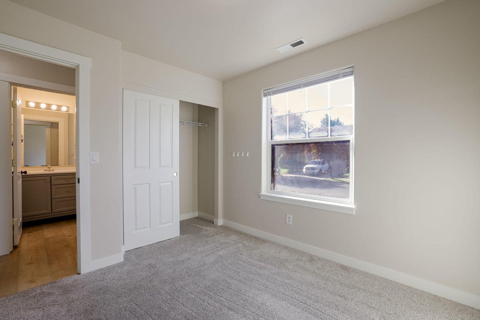Photo of 3425 SW Juniper Avenue 24 of 33