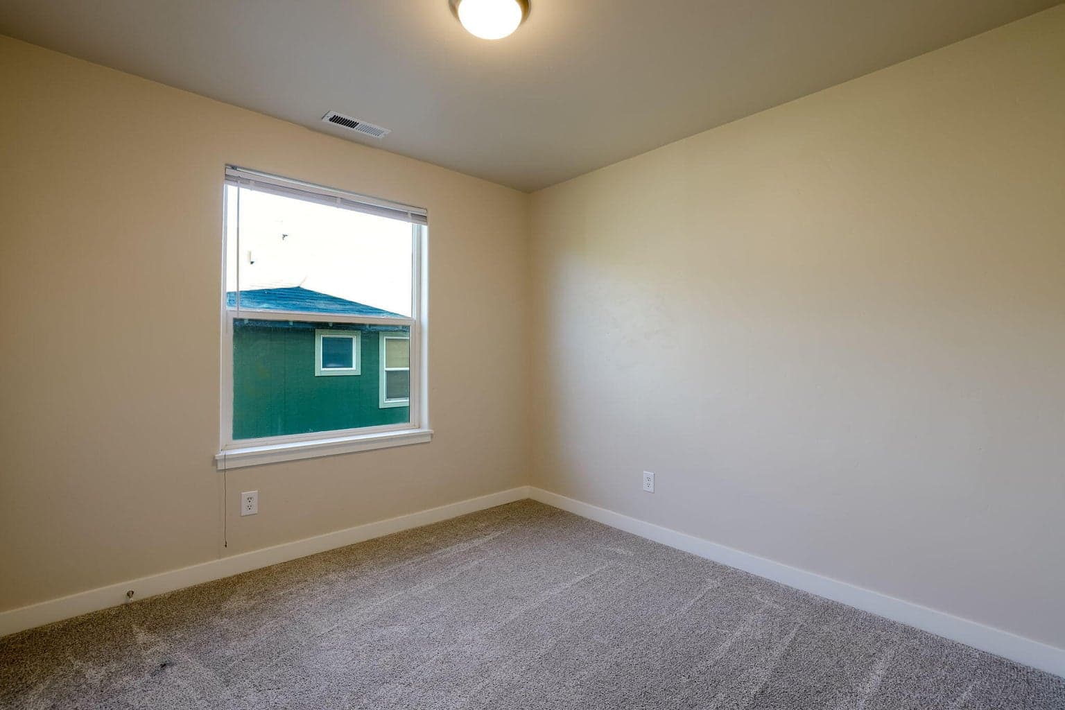 Photo of 3425 SW Juniper Avenue 27 of 33