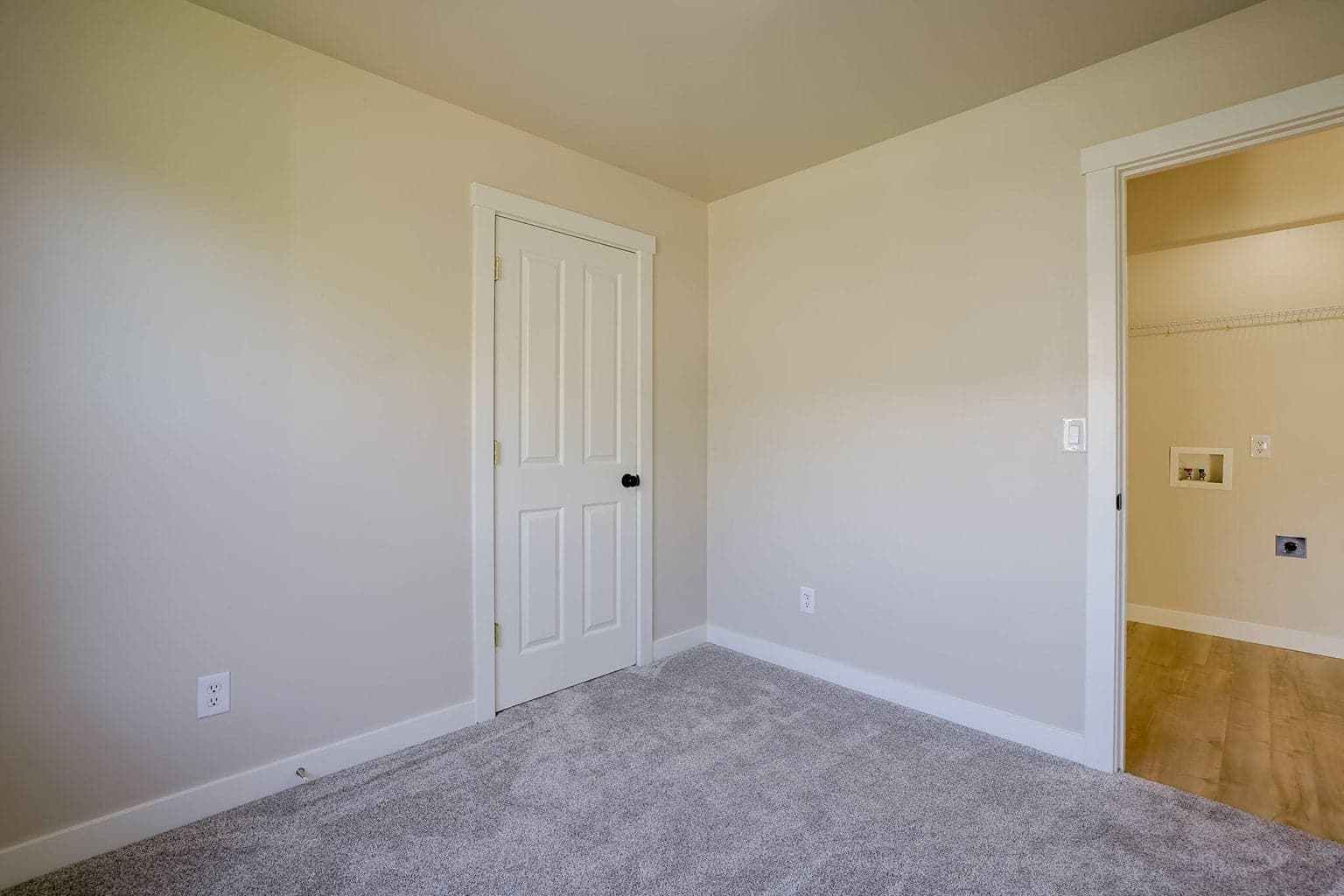 Photo of 3425 SW Juniper Avenue 23 of 33