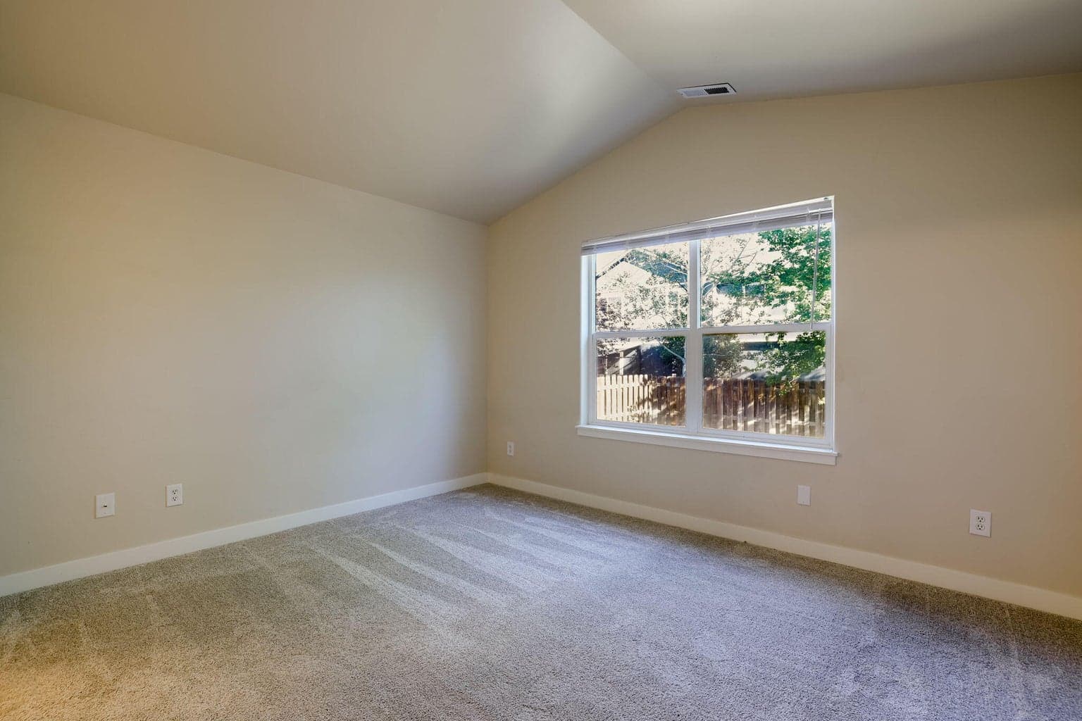 Photo of 3425 SW Juniper Avenue 18 of 33
