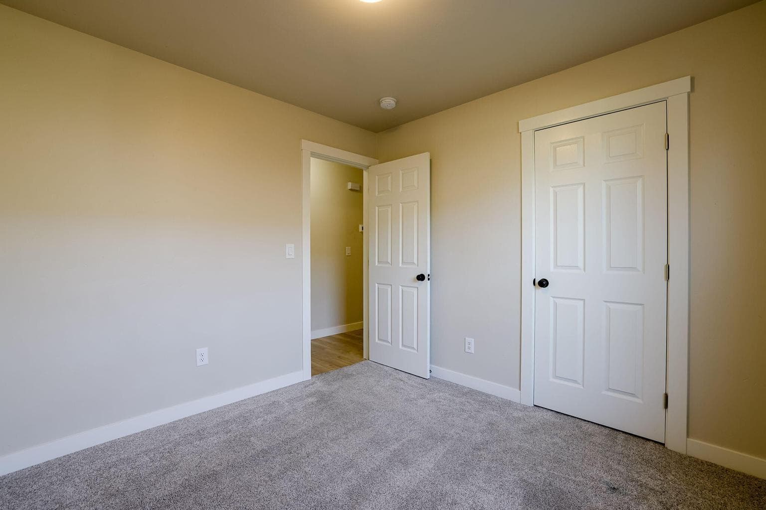 Photo of 3425 SW Juniper Avenue 19 of 33
