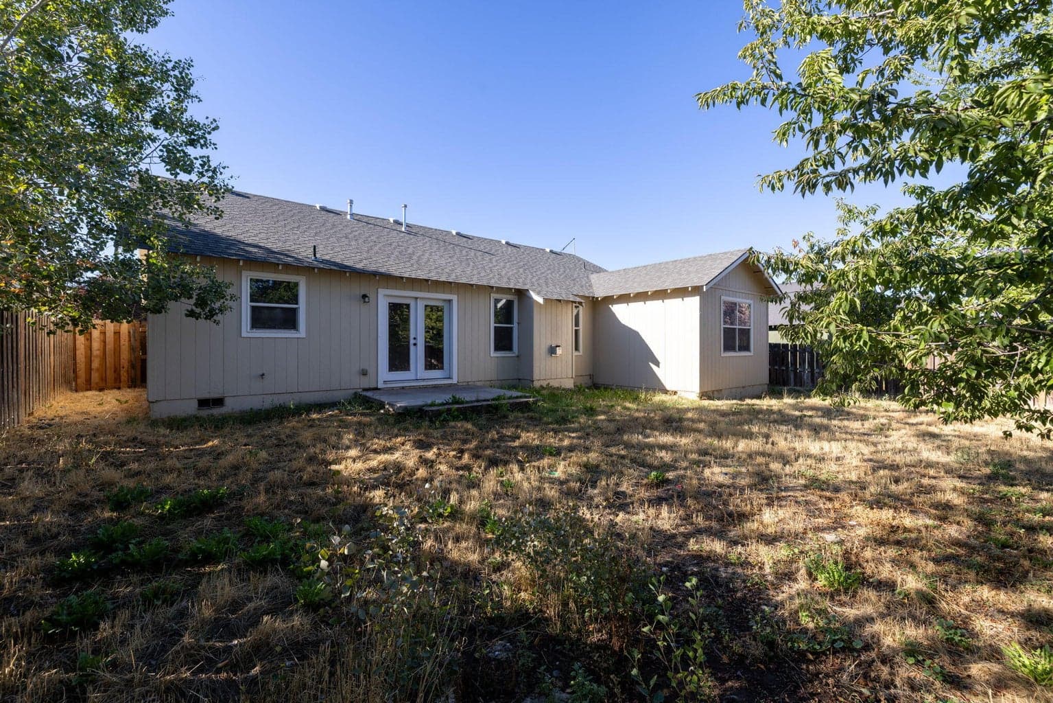 Photo of 3425 SW Juniper Avenue 32 of 33