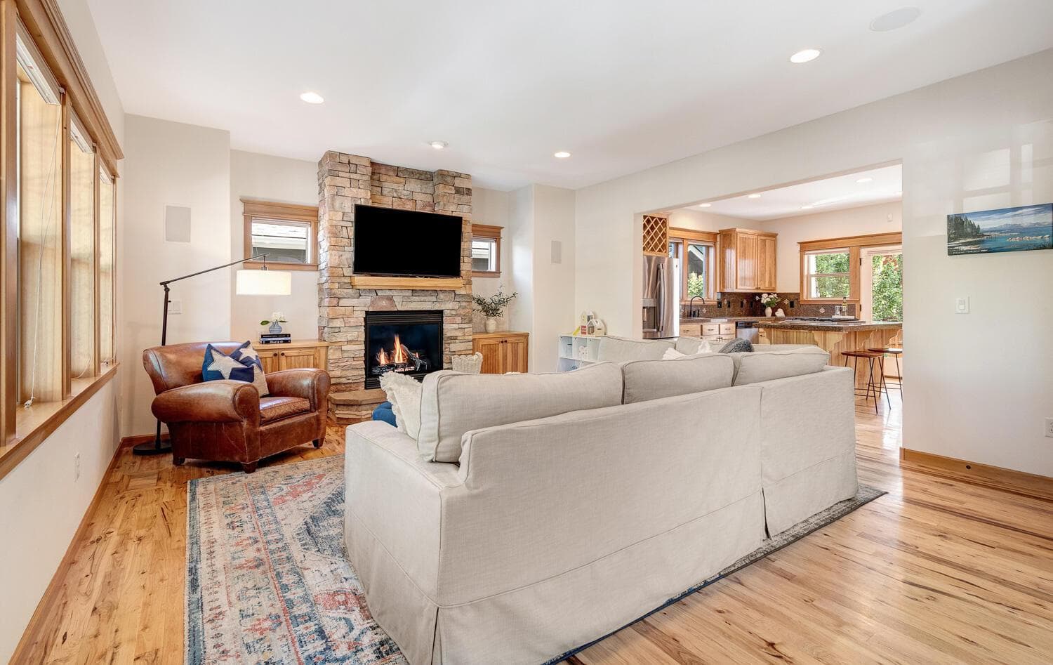 Photo of 2084 NW Shiraz Court 6 of 34
