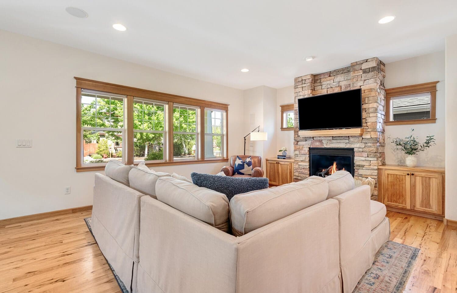 Photo of 2084 NW Shiraz Court 7 of 34