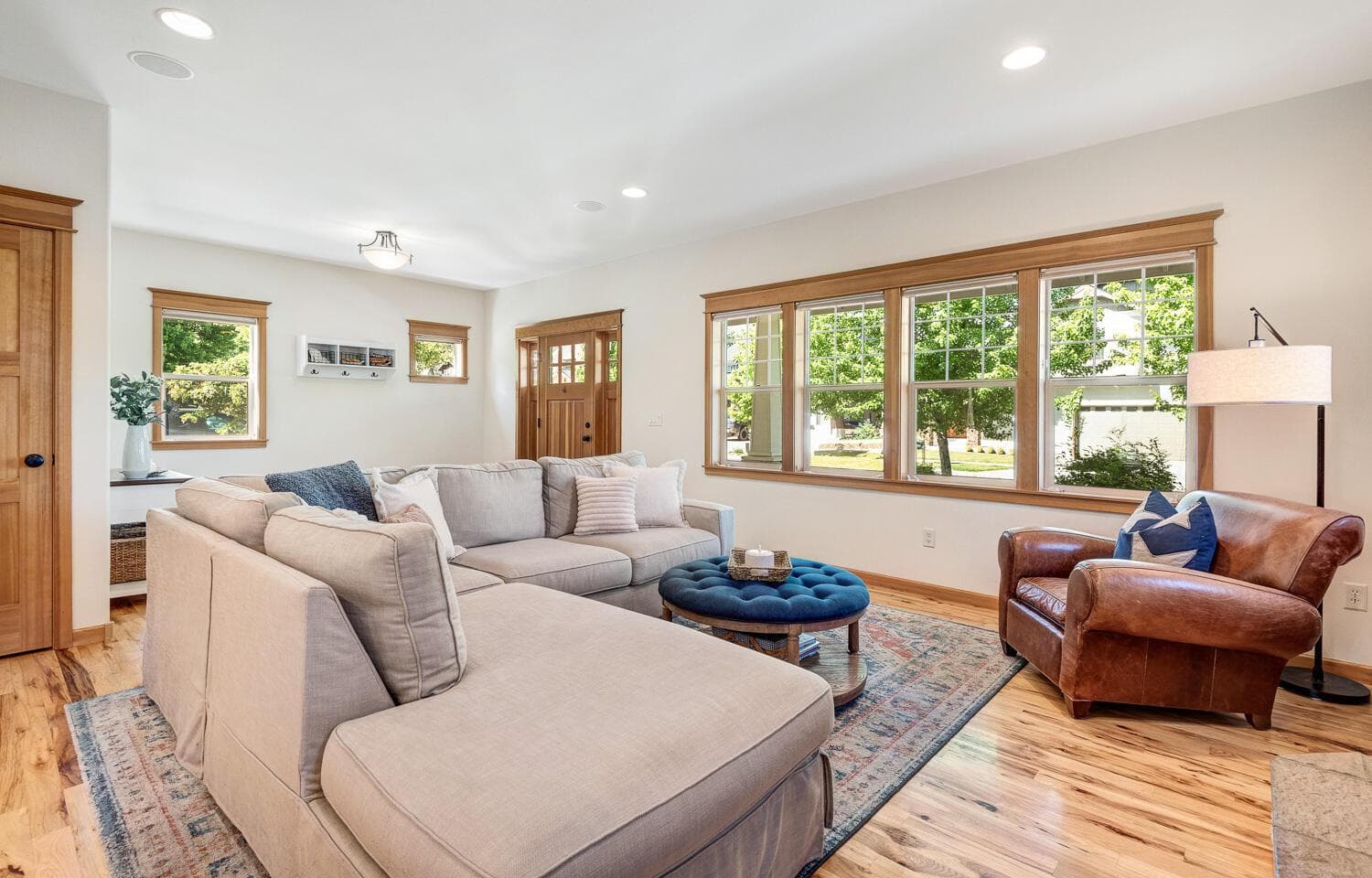 Photo of 2084 NW Shiraz Court 8 of 34