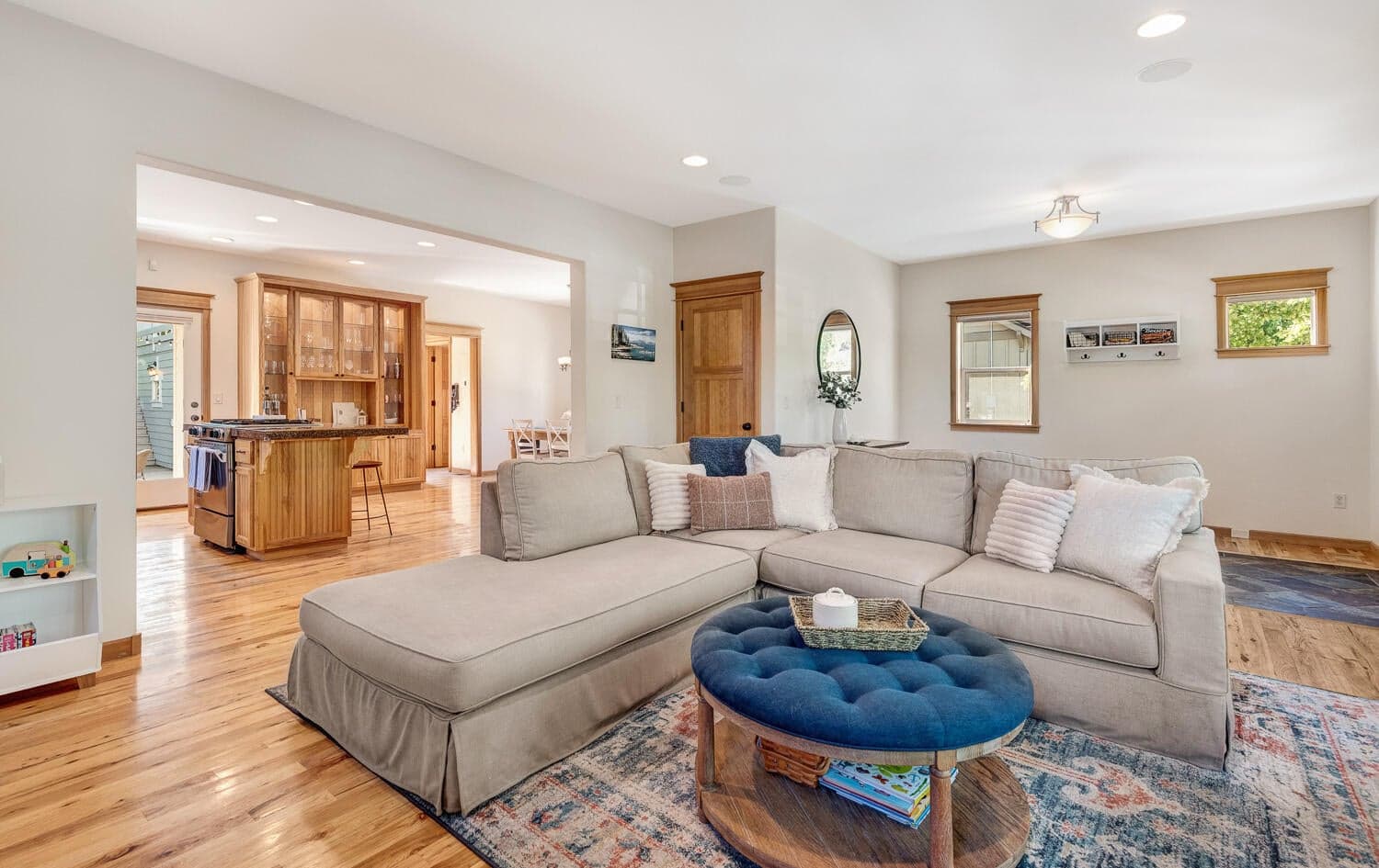 Photo of 2084 NW Shiraz Court 9 of 34