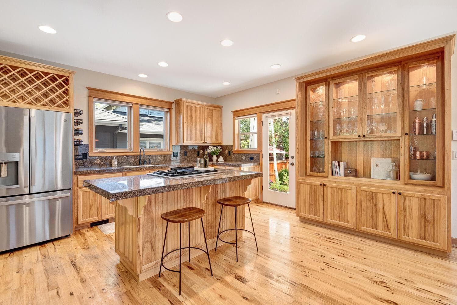 Photo of 2084 NW Shiraz Court 10 of 34