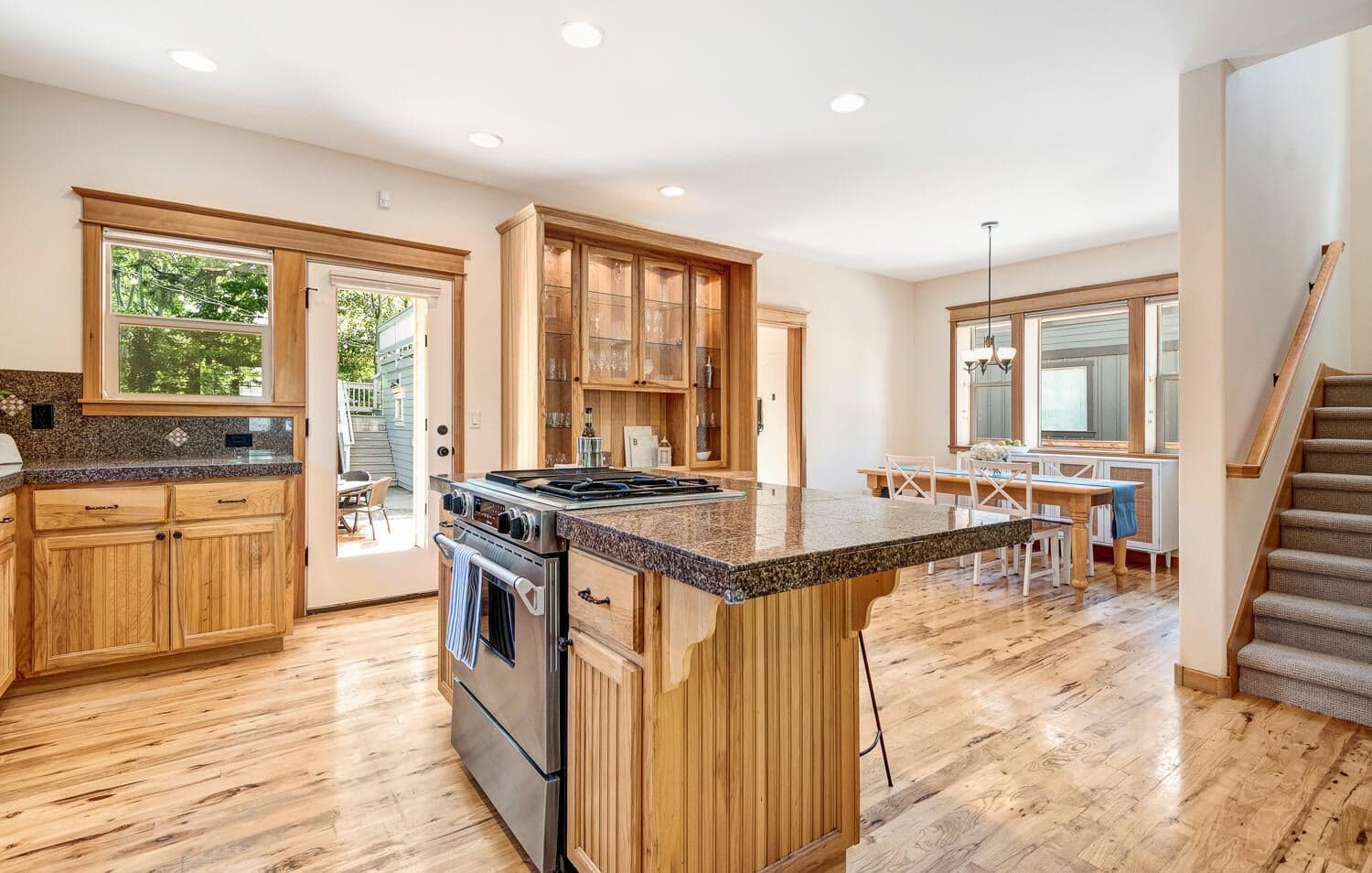 Photo of 2084 NW Shiraz Court 13 of 34