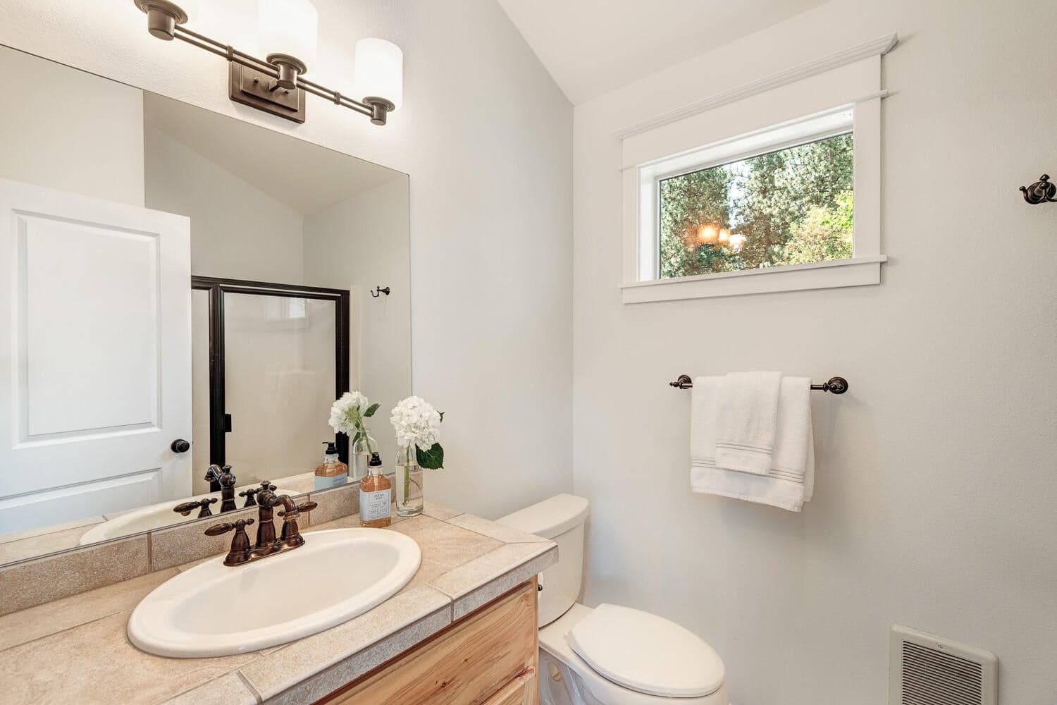 Photo of 2084 NW Shiraz Court 33 of 34
