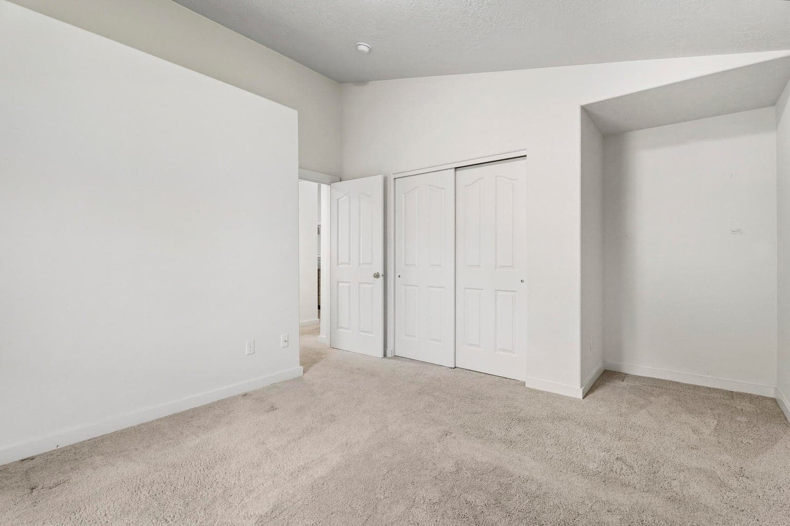 Photo of 2926 NW 19th Street 26 of 40