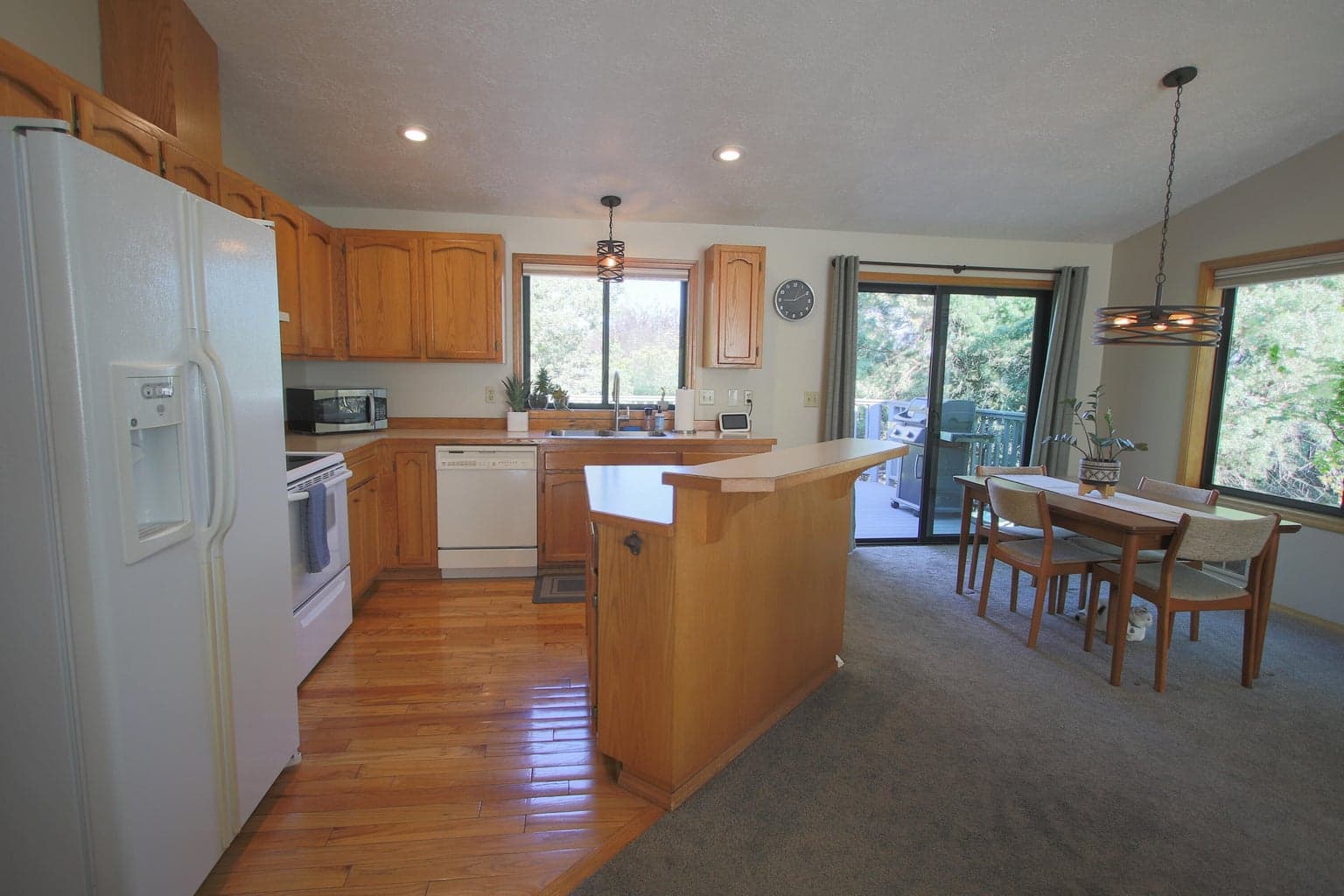 Photo of 1385 NE Williamson Boulevard 10 of 37