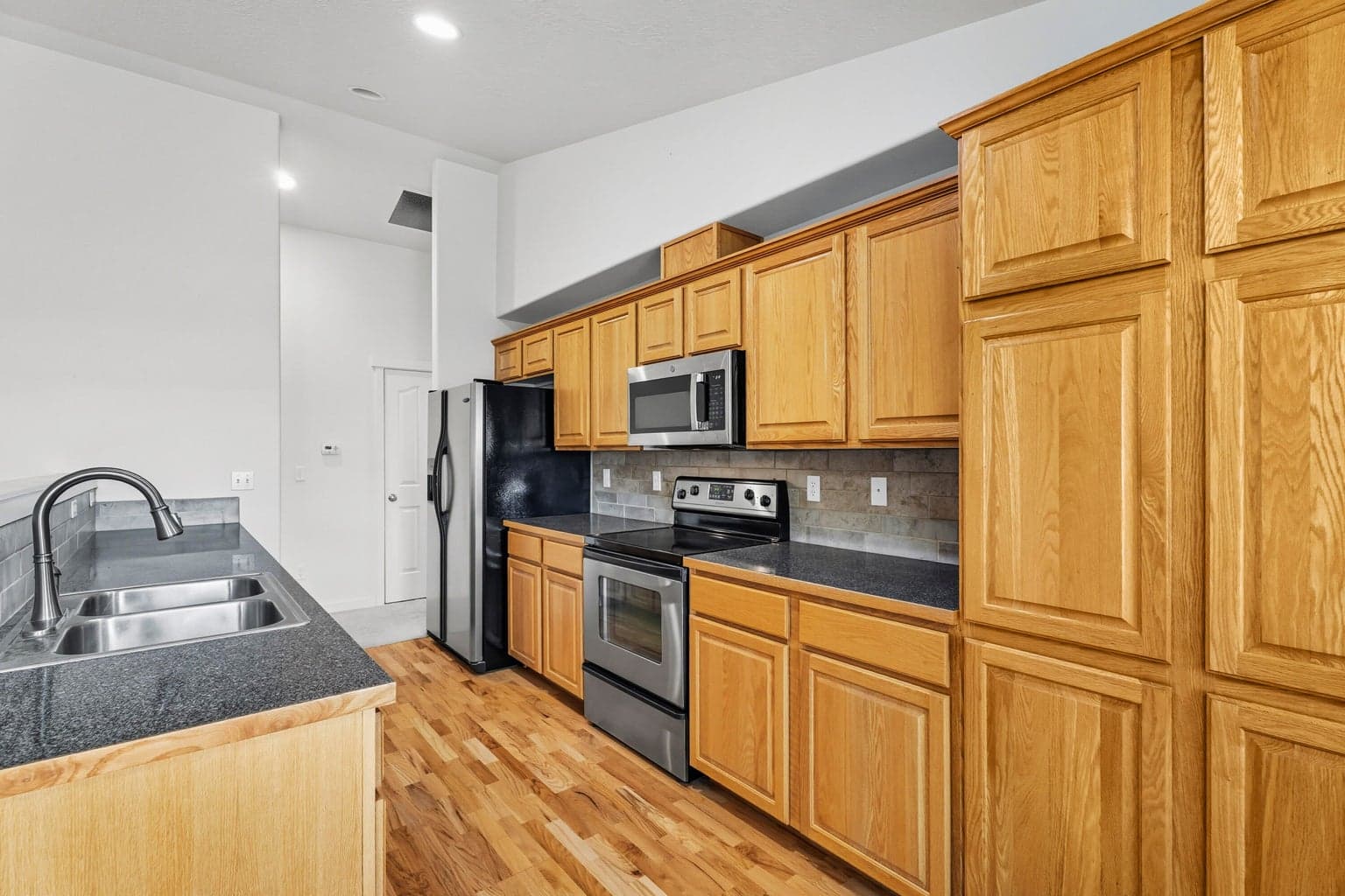 Photo of 2926 NW 19th Street 16 of 40