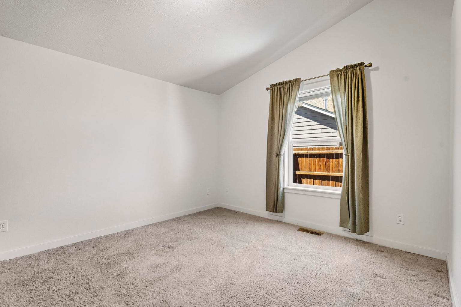 Photo of 2926 NW 19th Street 22 of 40