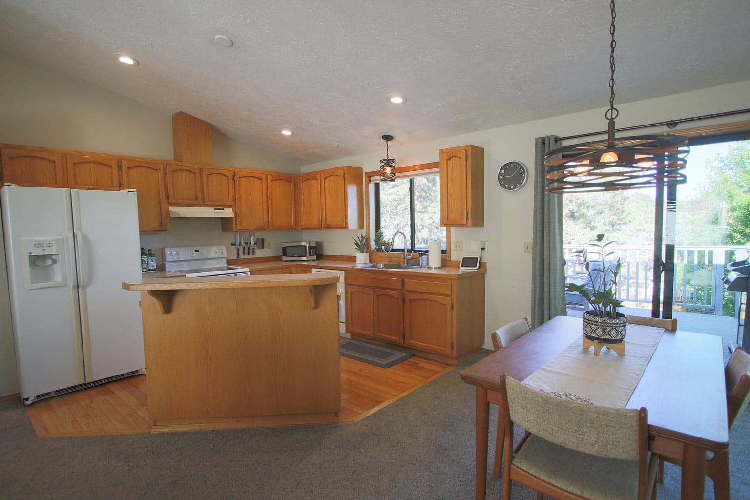 Photo of 1385 NE Williamson Boulevard 11 of 37