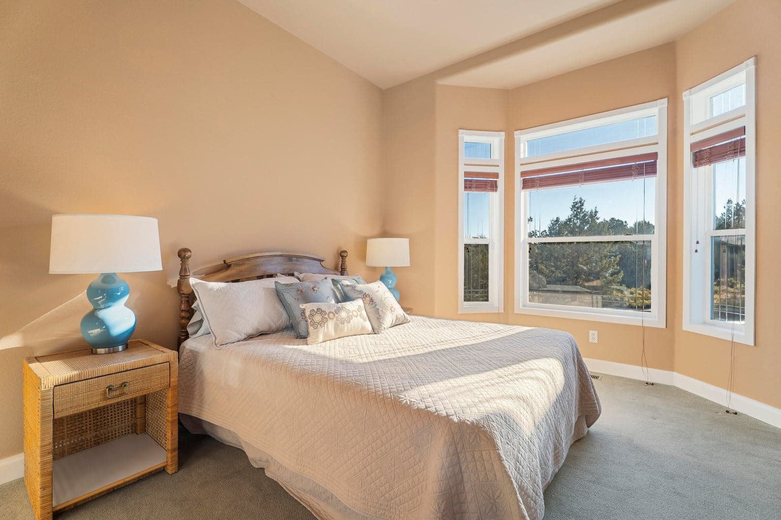 Photo of 3735 SW Timber Avenue 23 of 46