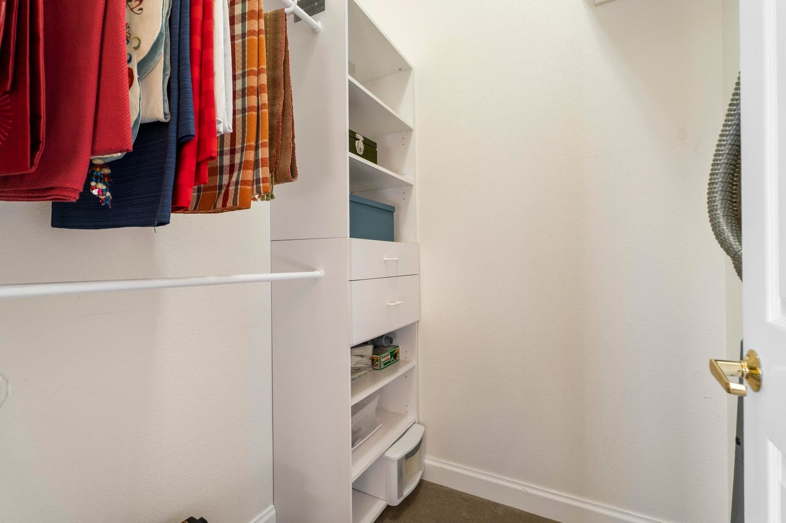 Photo of 3735 SW Timber Avenue 25 of 46