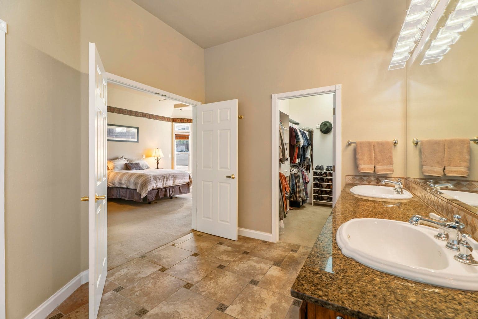 Photo of 3735 SW Timber Avenue 21 of 46