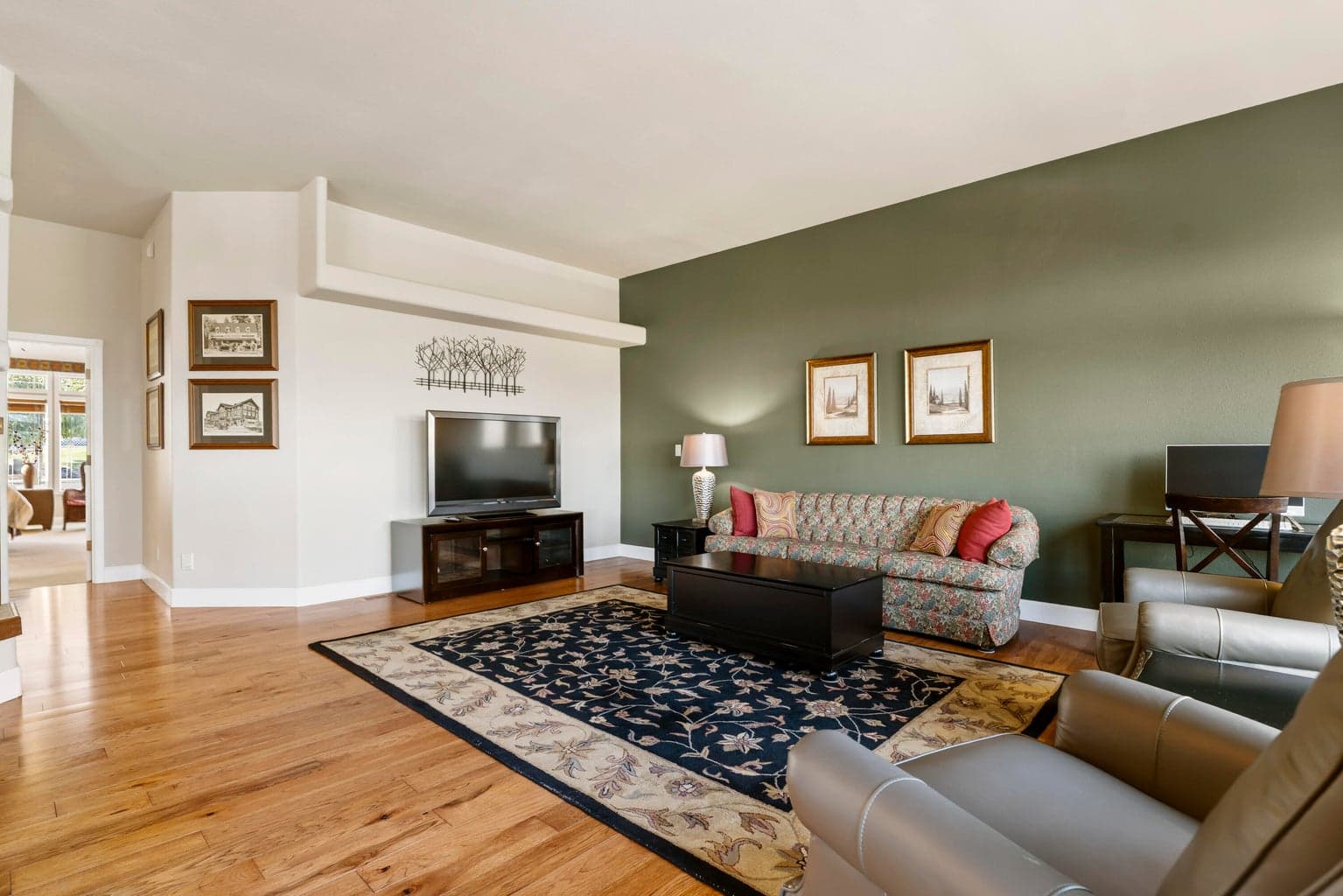 Photo of 3735 SW Timber Avenue 9 of 46