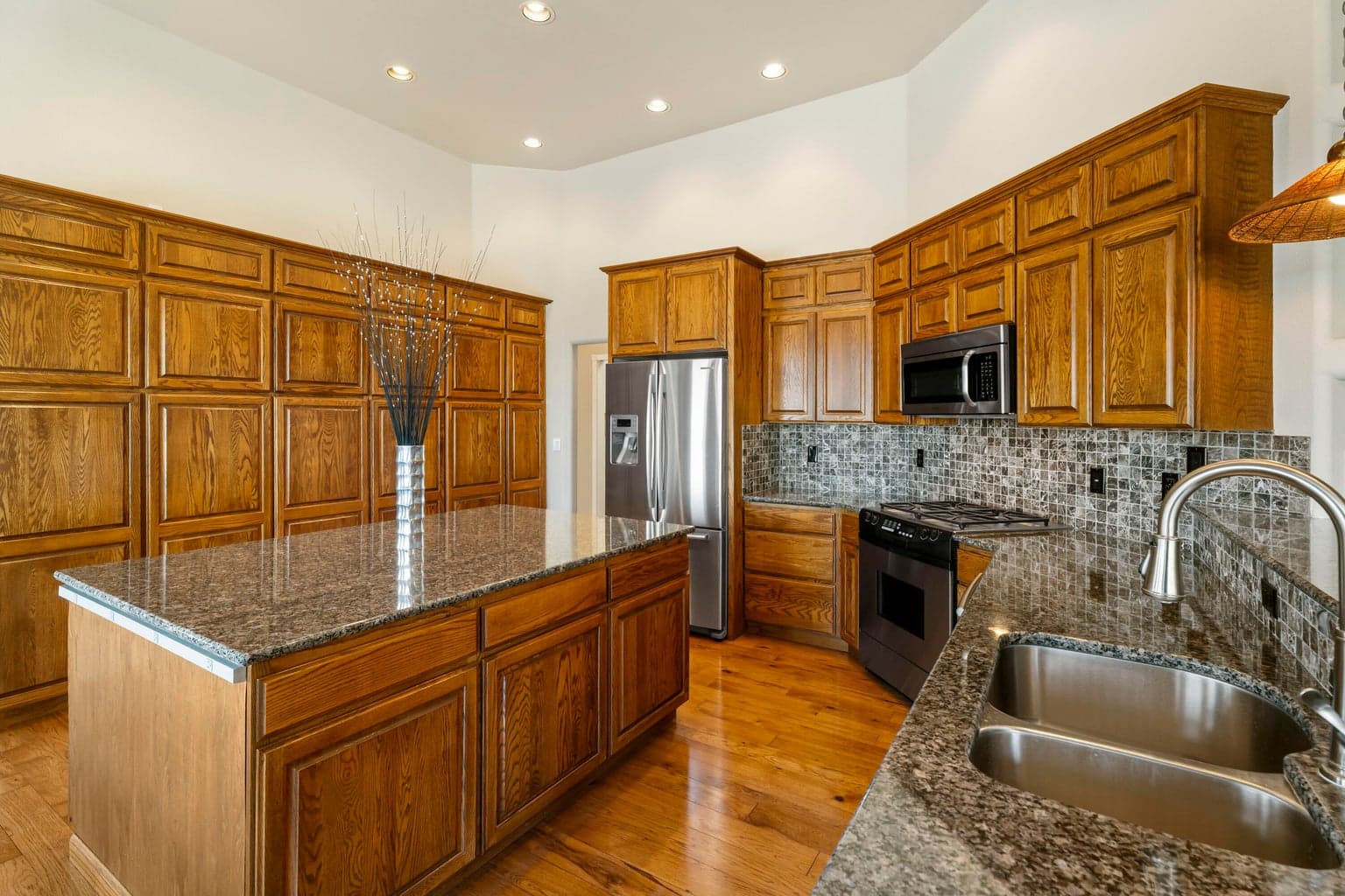Photo of 3735 SW Timber Avenue 11 of 46