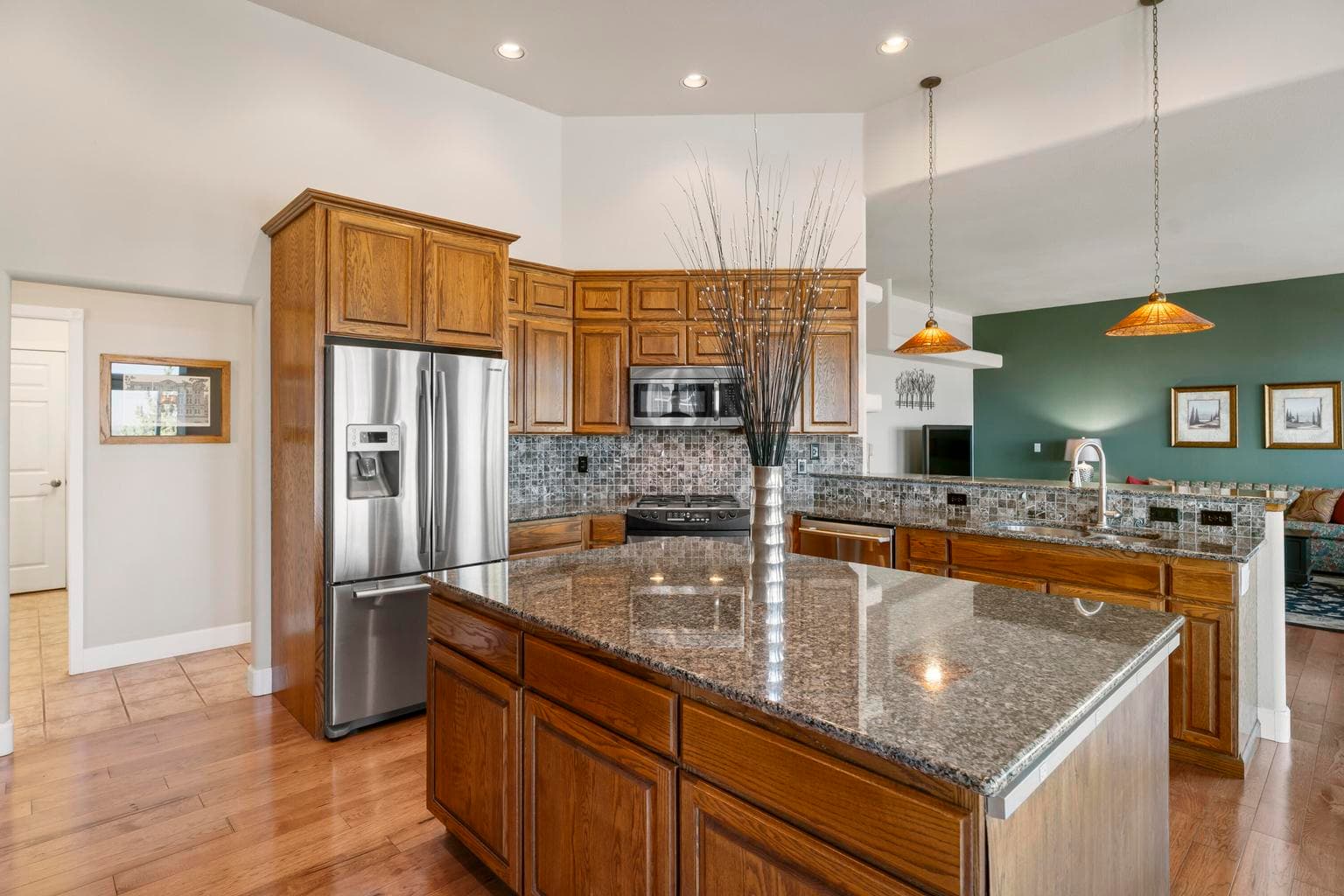 Photo of 3735 SW Timber Avenue 12 of 46