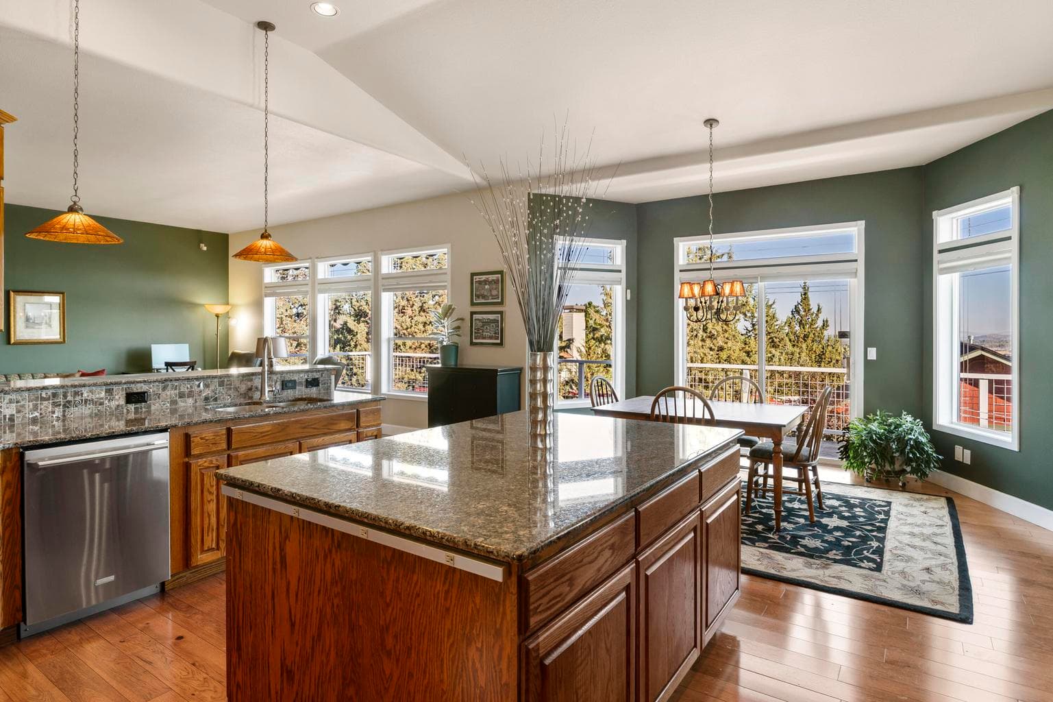 Photo of 3735 SW Timber Avenue 13 of 46