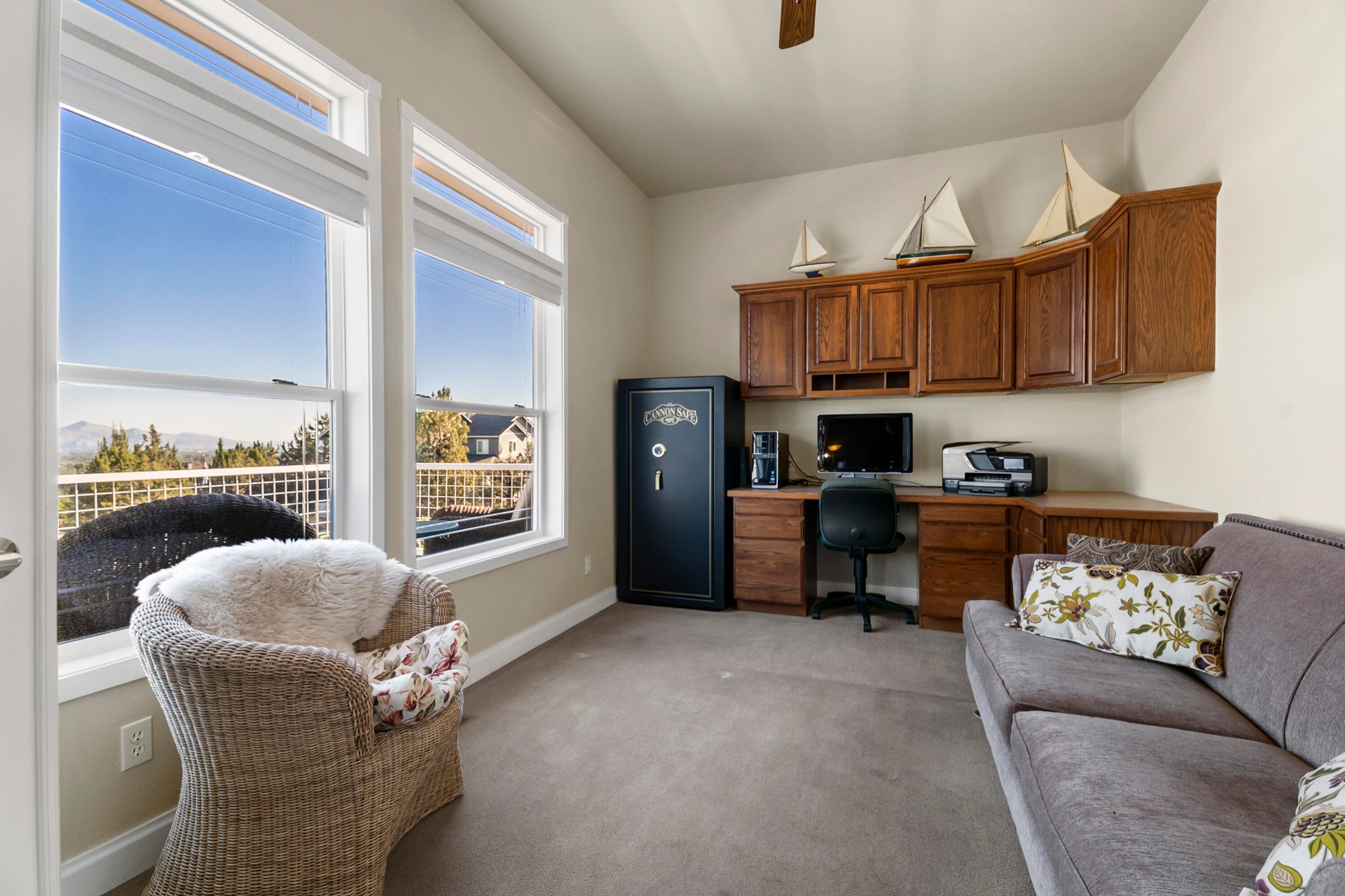 Photo of 3735 SW Timber Avenue 28 of 46