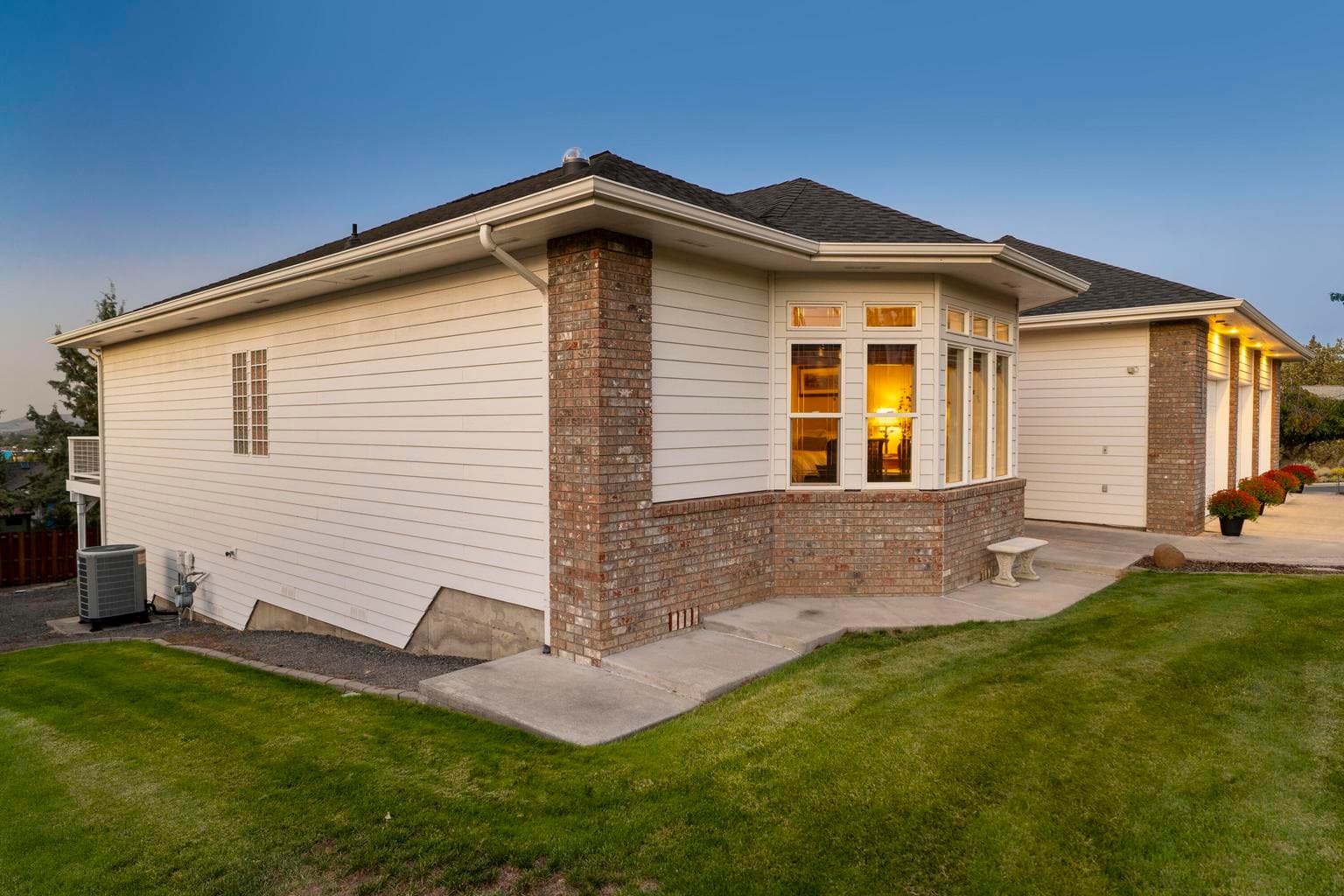 Photo of 3735 SW Timber Avenue 41 of 46