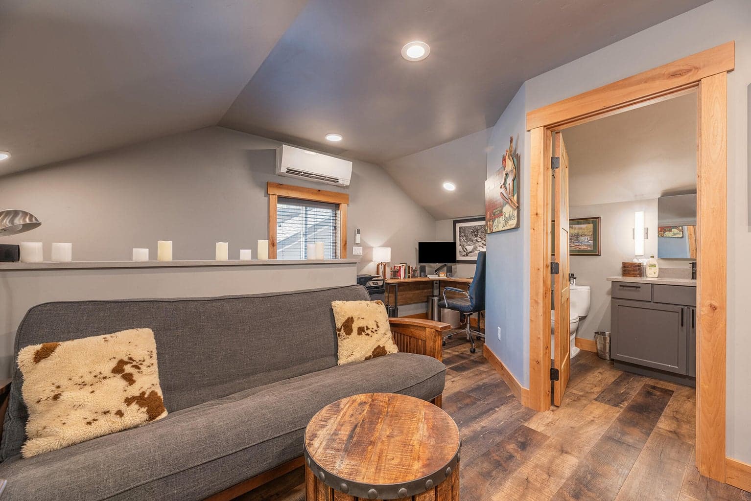 Photo of 930 E Desperado Trail 21 of 35