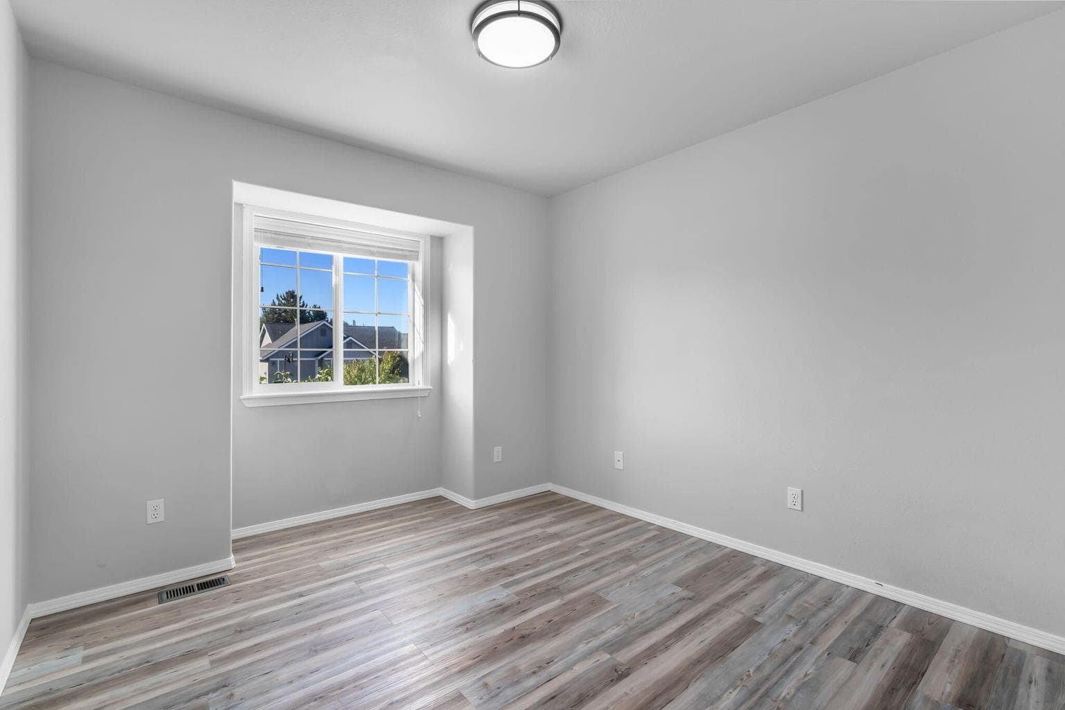 Photo of 20930 Spinnaker Street 21 of 35