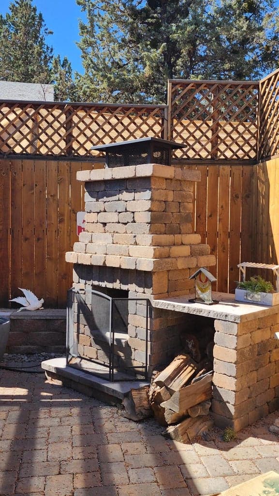 Great fireplace to enjoy on those chilly evenings.