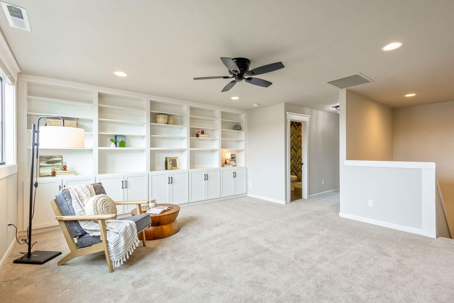 Versatile upstairs bonus room with built-ins & Cascade Mountain views