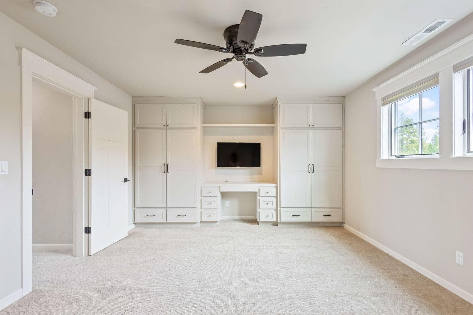 3rd bedroom/office upstairs with full bath—ideal for guests or private retreat