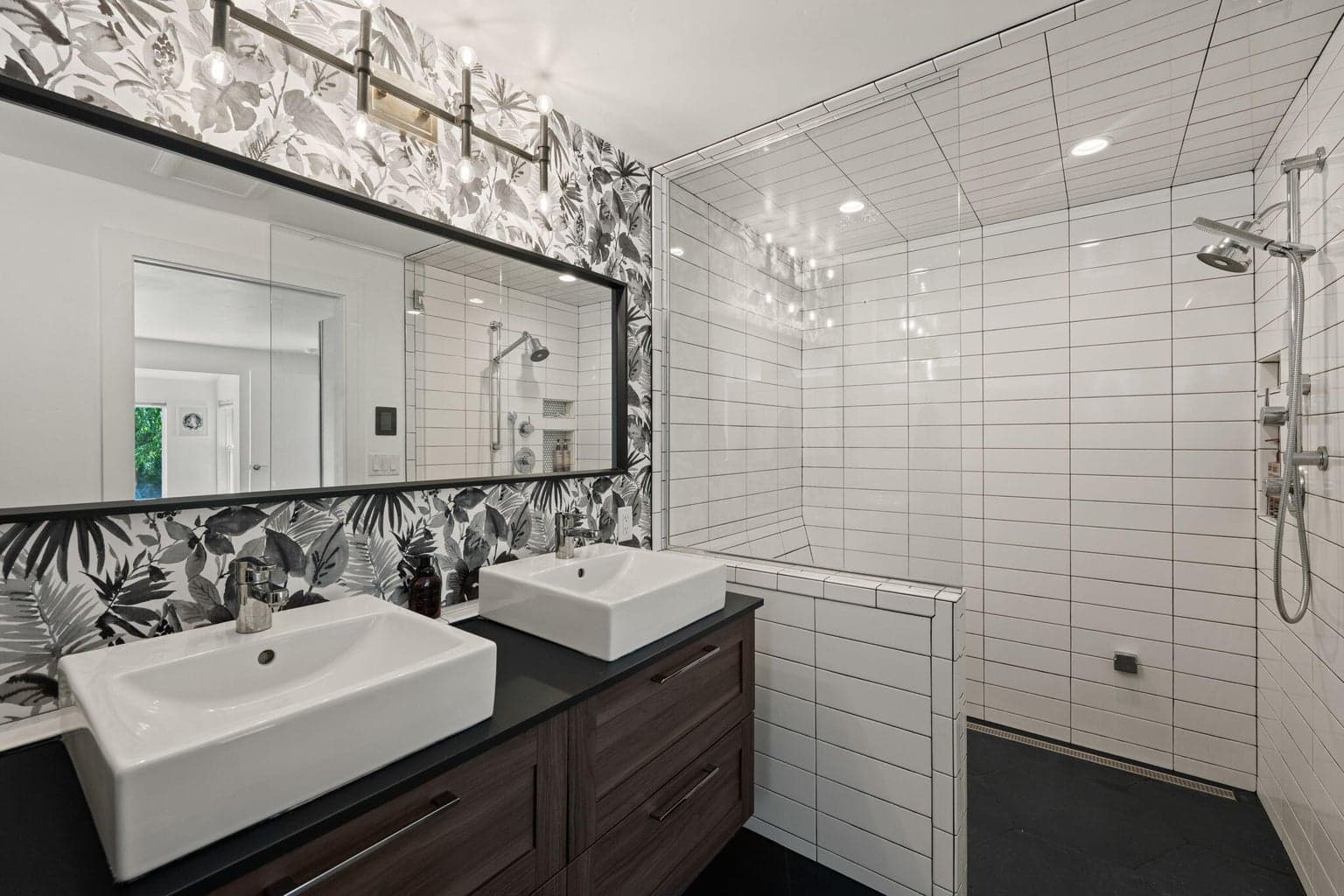 Photo of 1225 NE 9th Street 25 of 63