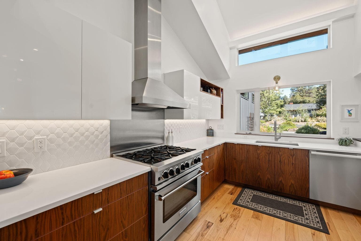 Photo of 1225 NE 9th Street 10 of 63