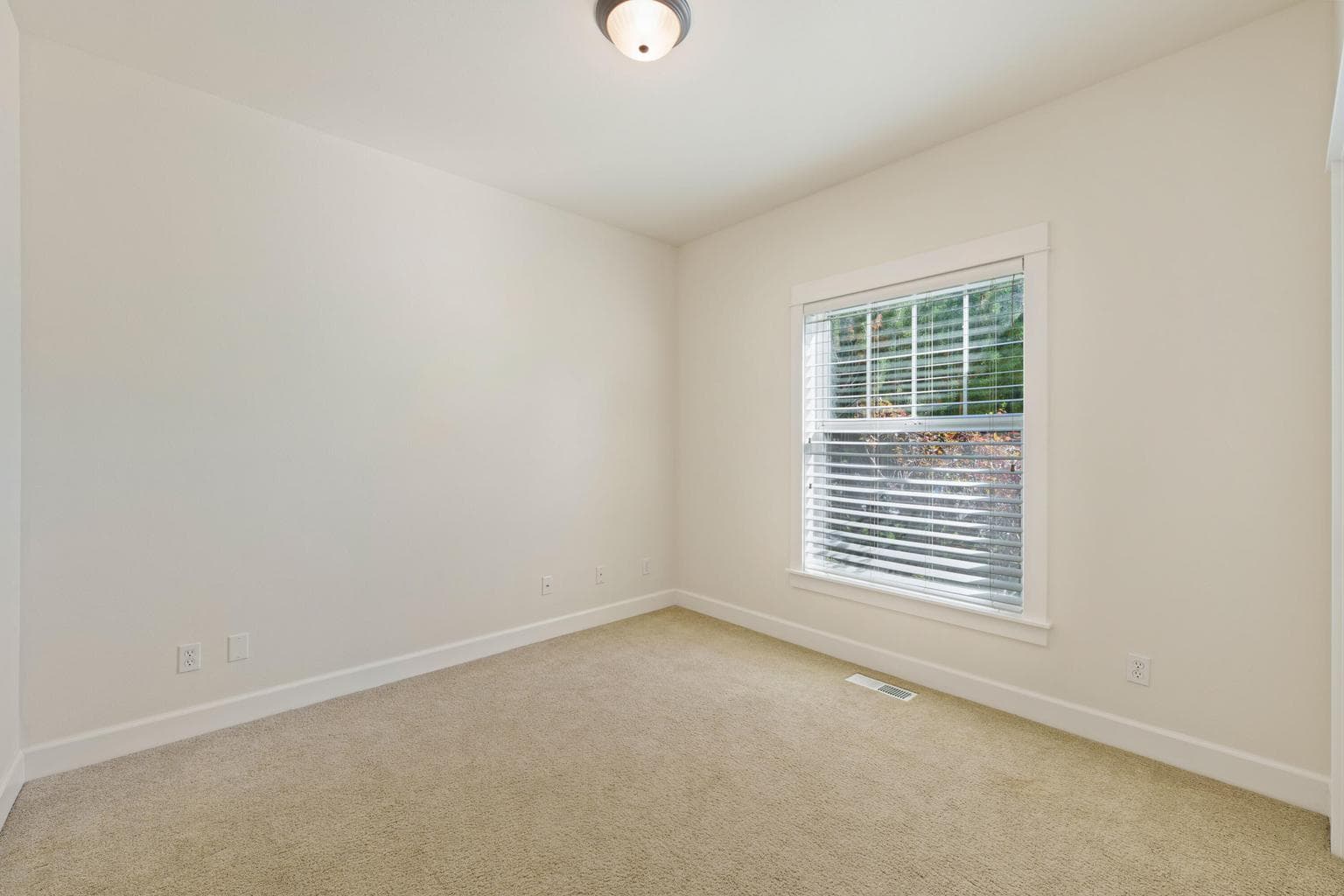 Photo of 2431 NW Awbrey Road 7 of 35